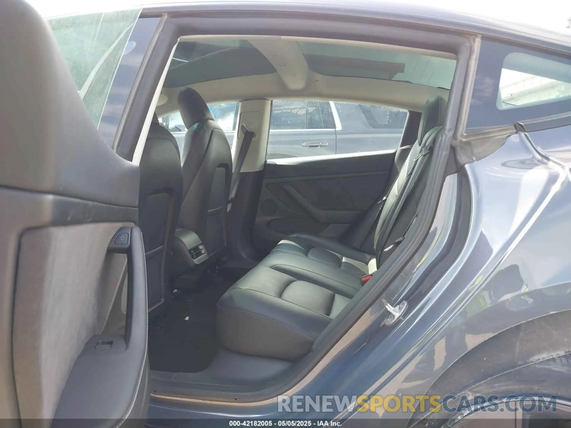 8 Photograph of a damaged car 5YJ3E1EA8PF404553 TESLA MODEL 3 2023