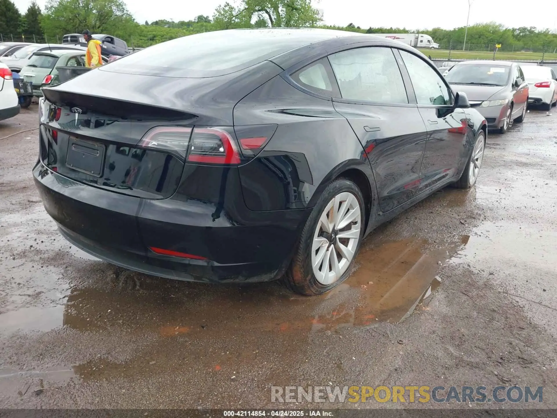 4 Photograph of a damaged car 5YJ3E1EA8PF435365 TESLA MODEL 3 2023