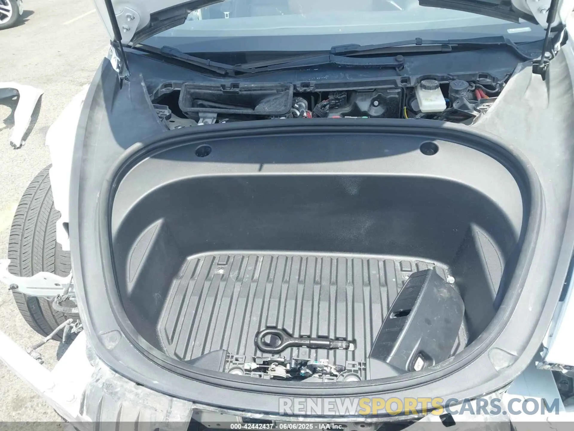 10 Photograph of a damaged car 5YJ3E1EA8PF450528 TESLA MODEL 3 2023
