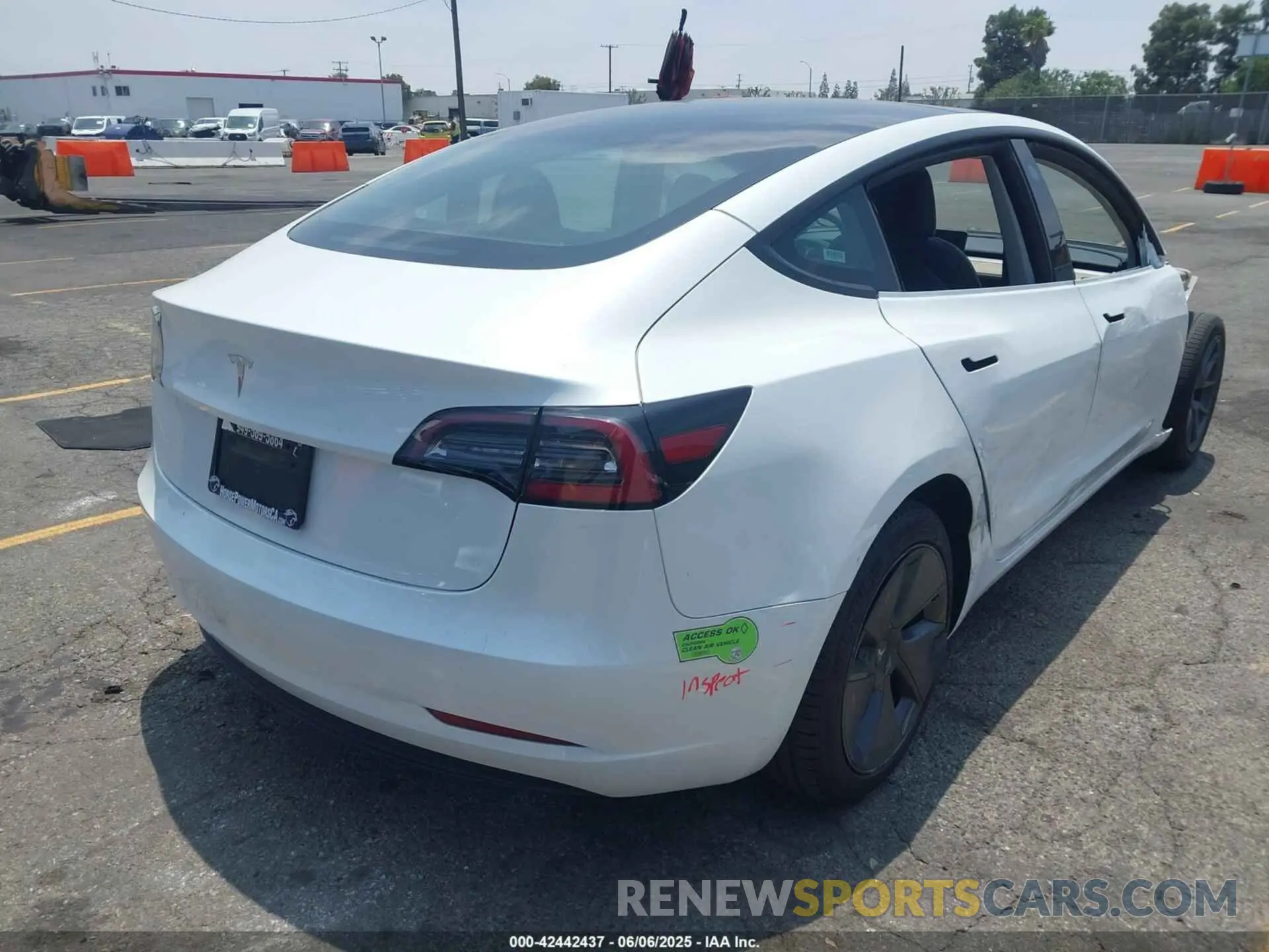 4 Photograph of a damaged car 5YJ3E1EA8PF450528 TESLA MODEL 3 2023
