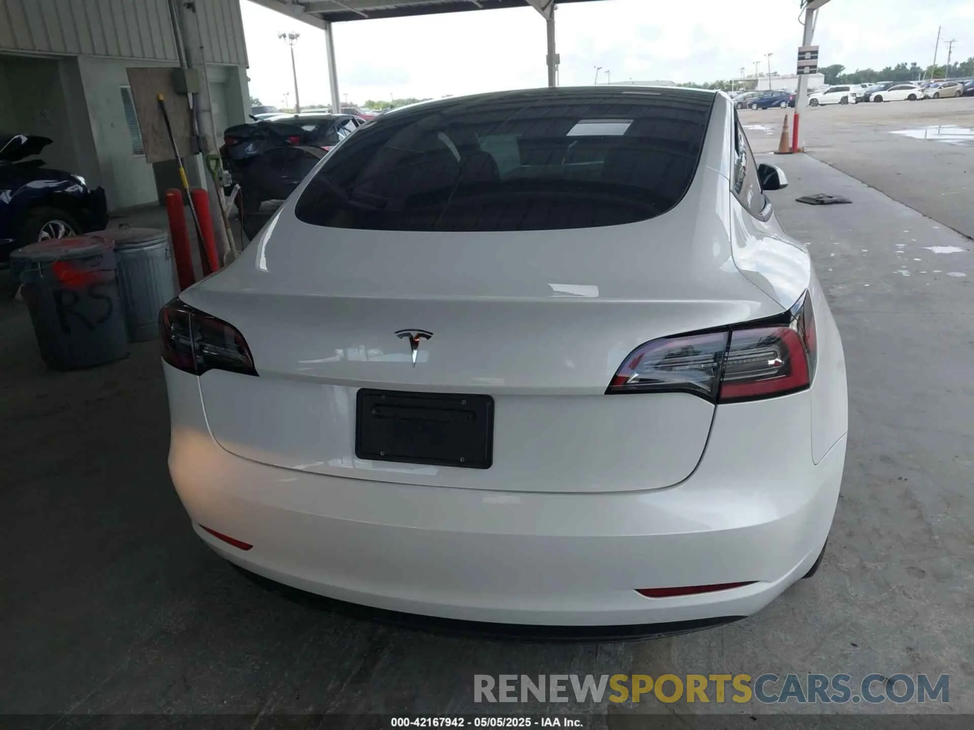 16 Photograph of a damaged car 5YJ3E1EA8PF518326 TESLA MODEL 3 2023