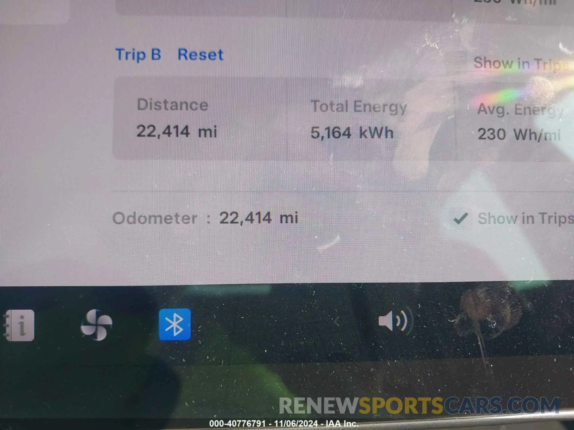 14 Photograph of a damaged car 5YJ3E1EA8PF570278 TESLA MODEL 3 2023