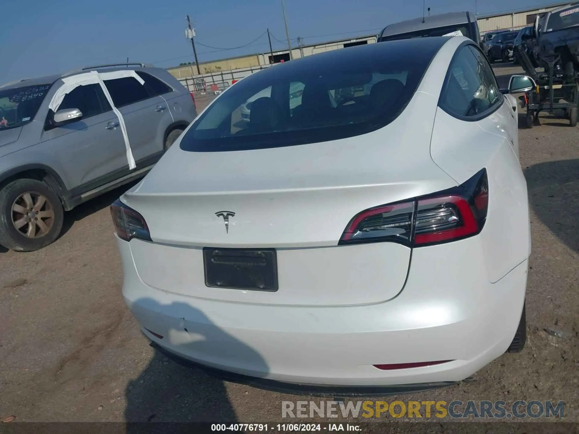 15 Photograph of a damaged car 5YJ3E1EA8PF570278 TESLA MODEL 3 2023