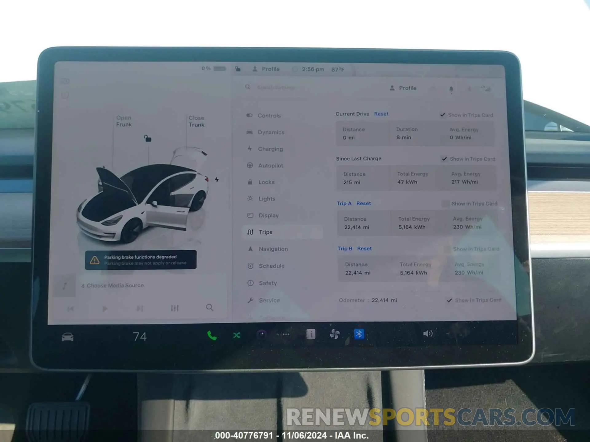 17 Photograph of a damaged car 5YJ3E1EA8PF570278 TESLA MODEL 3 2023