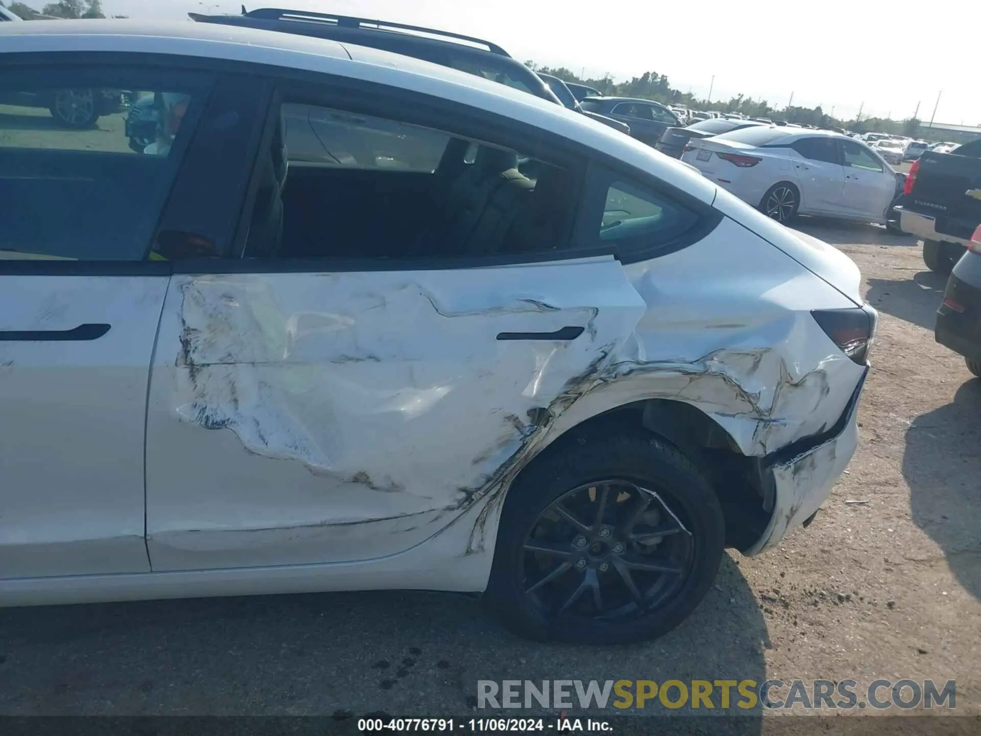 6 Photograph of a damaged car 5YJ3E1EA8PF570278 TESLA MODEL 3 2023