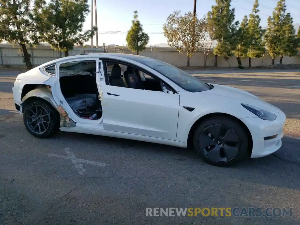 4 Photograph of a damaged car 5YJ3E1EA8PF570412 TESLA MODEL 3 2023