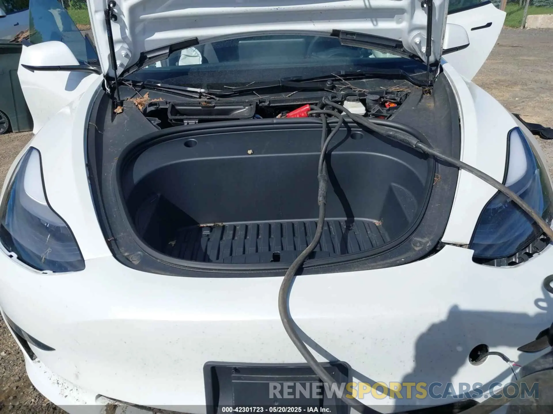 10 Photograph of a damaged car 5YJ3E1EA8PF575061 TESLA MODEL 3 2023