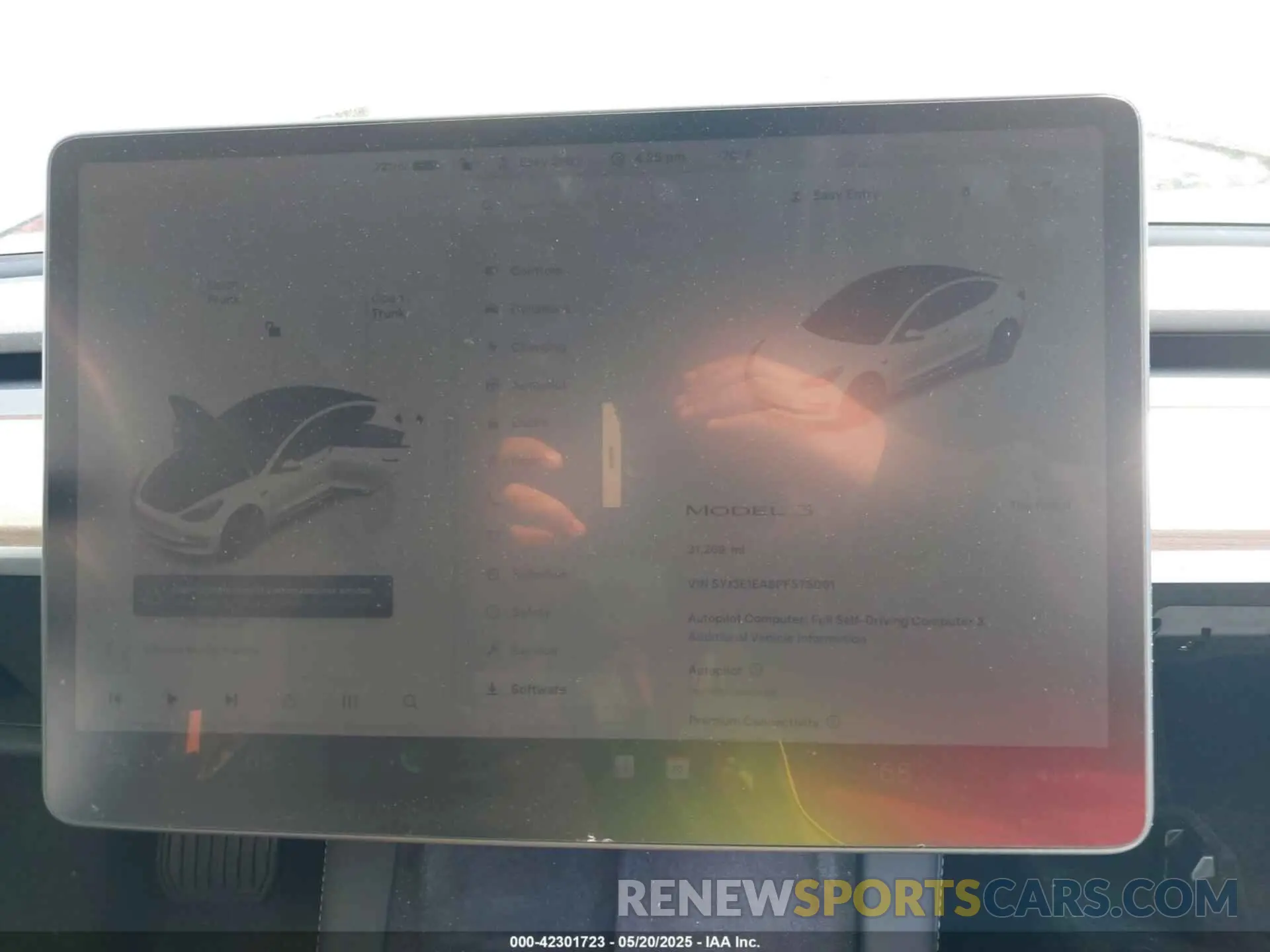 17 Photograph of a damaged car 5YJ3E1EA8PF575061 TESLA MODEL 3 2023