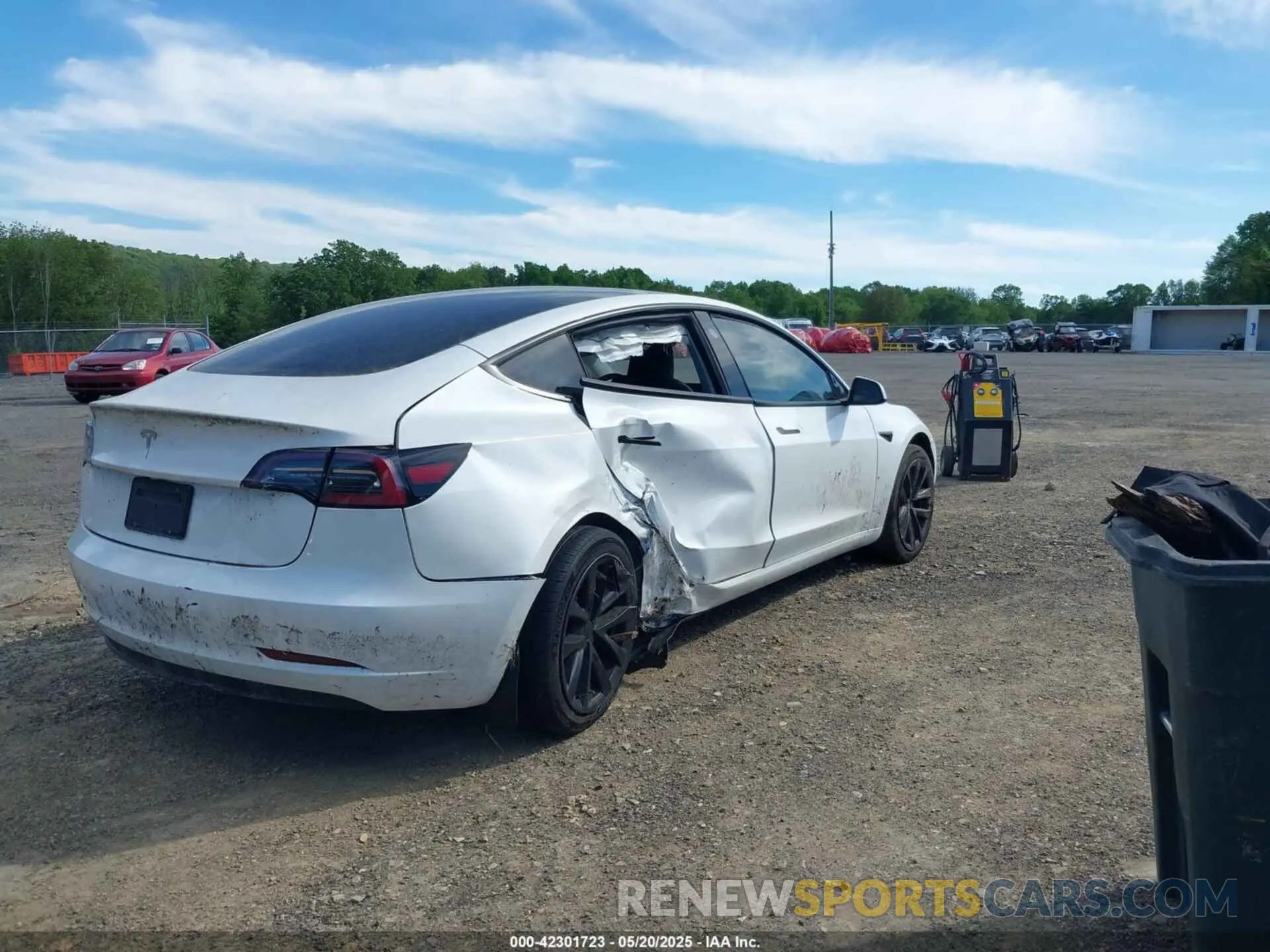 4 Photograph of a damaged car 5YJ3E1EA8PF575061 TESLA MODEL 3 2023