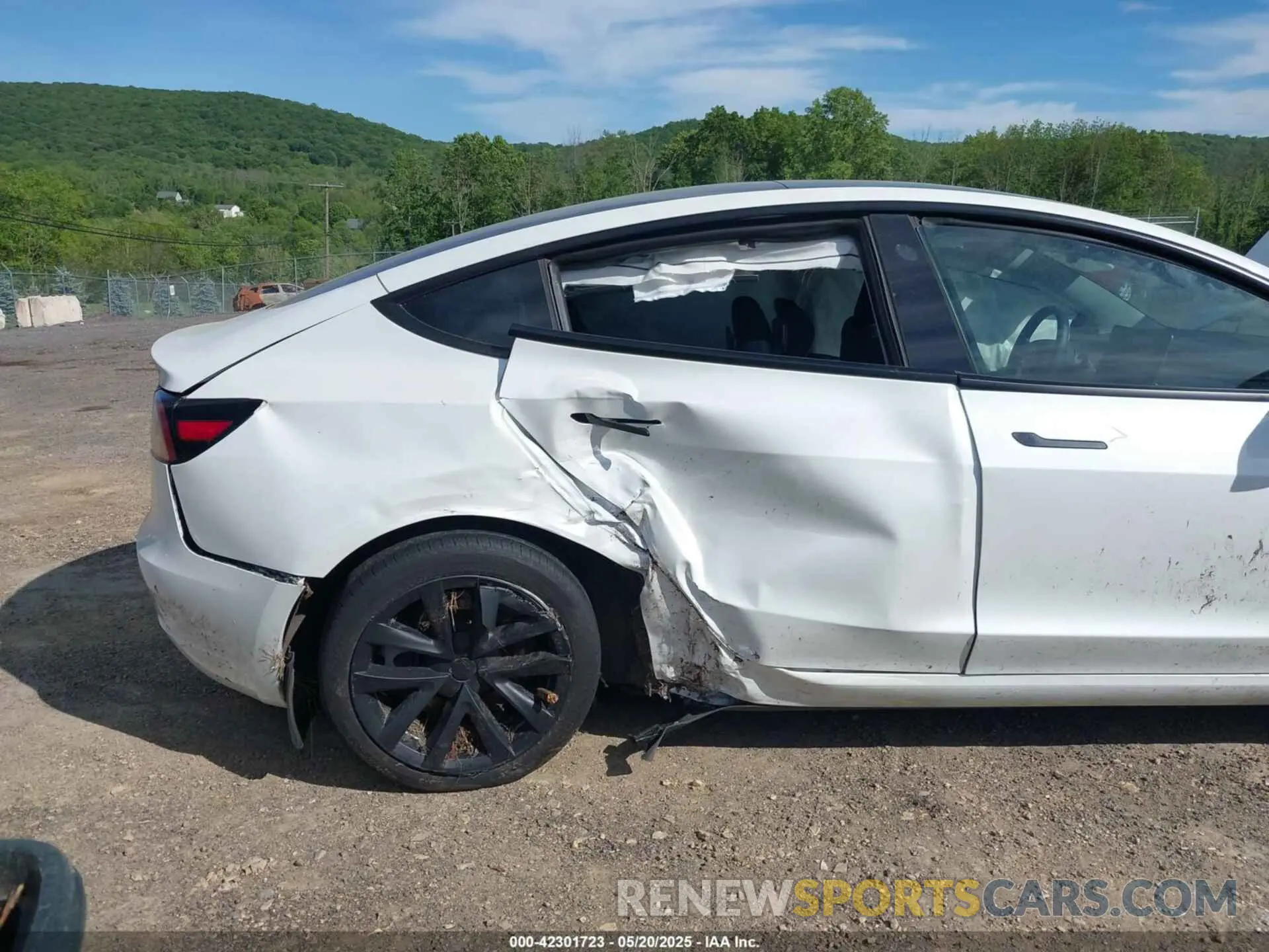 6 Photograph of a damaged car 5YJ3E1EA8PF575061 TESLA MODEL 3 2023