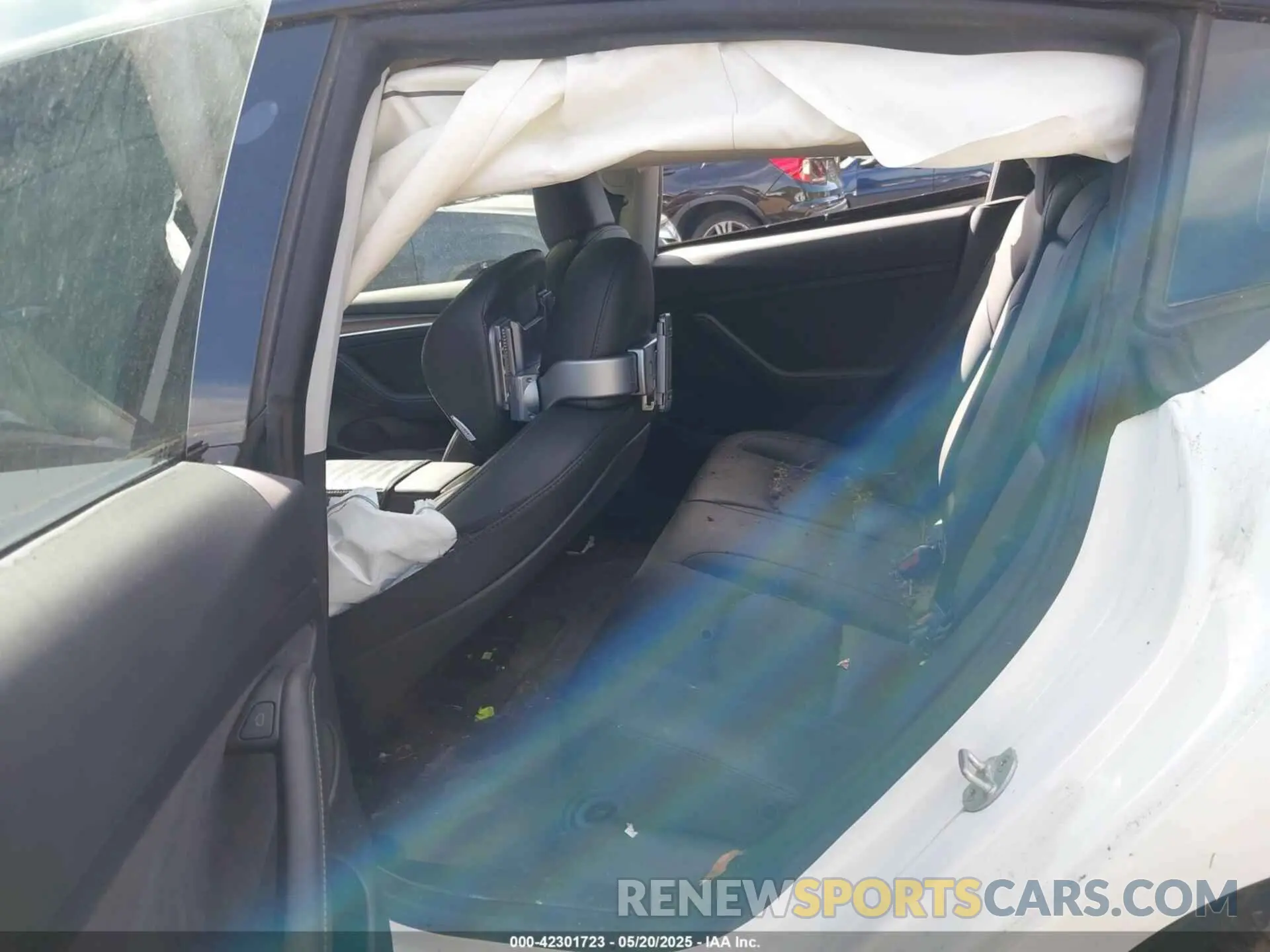 8 Photograph of a damaged car 5YJ3E1EA8PF575061 TESLA MODEL 3 2023