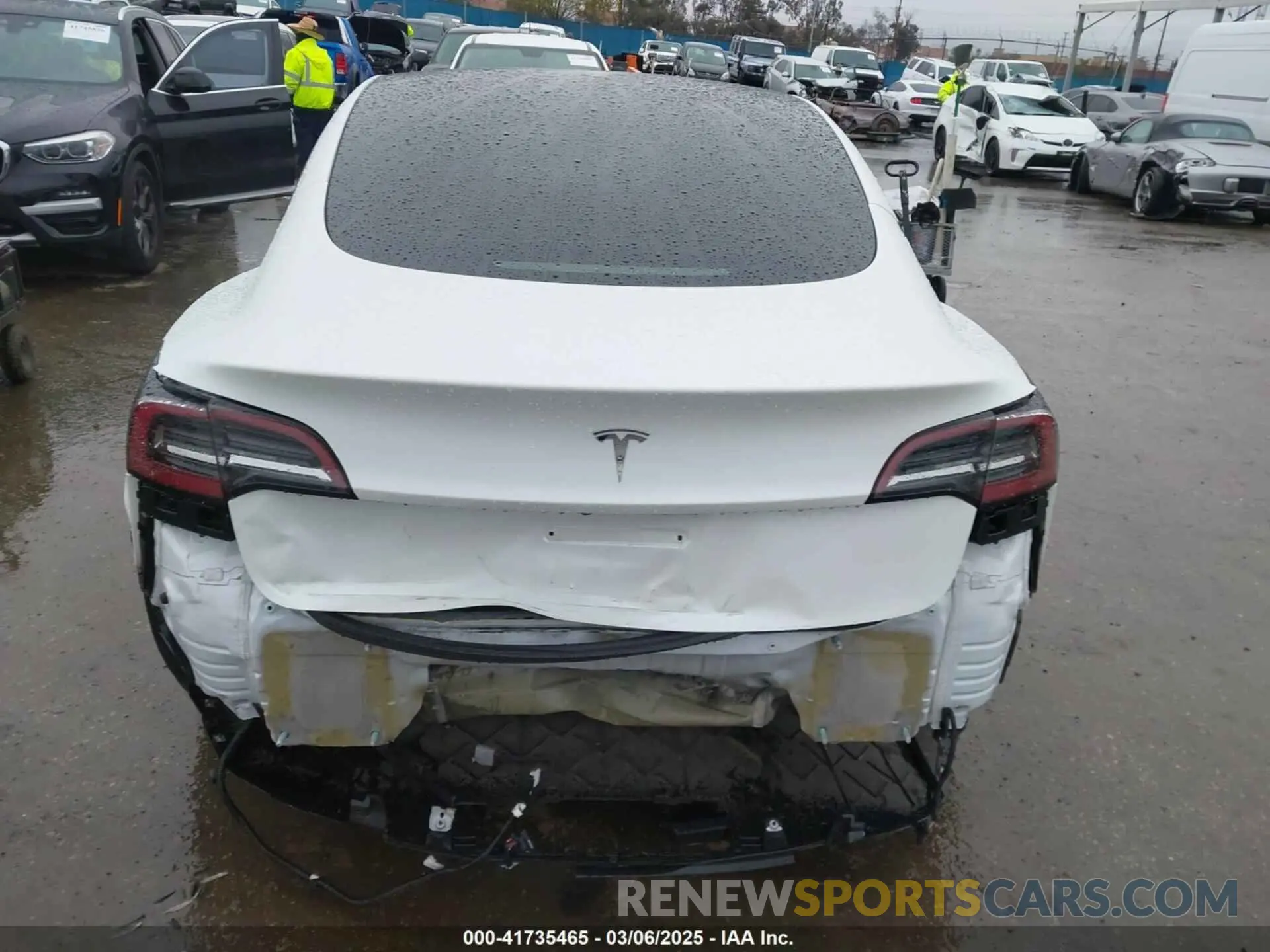 16 Photograph of a damaged car 5YJ3E1EA8PF578199 TESLA MODEL 3 2023