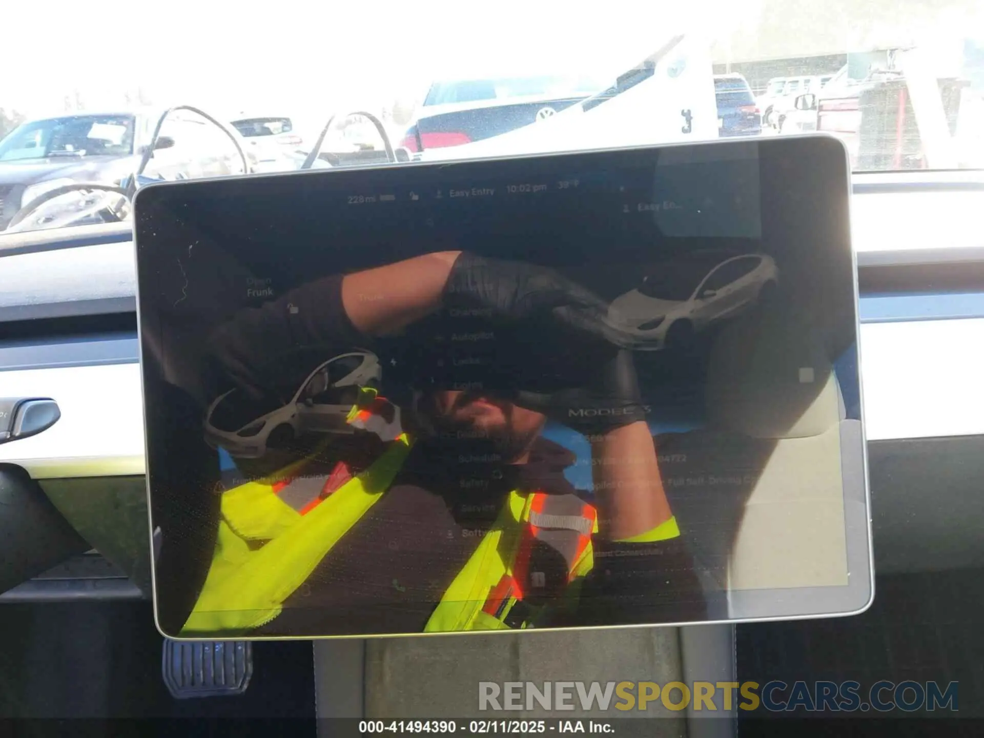 18 Photograph of a damaged car 5YJ3E1EA8PF604722 TESLA MODEL 3 2023