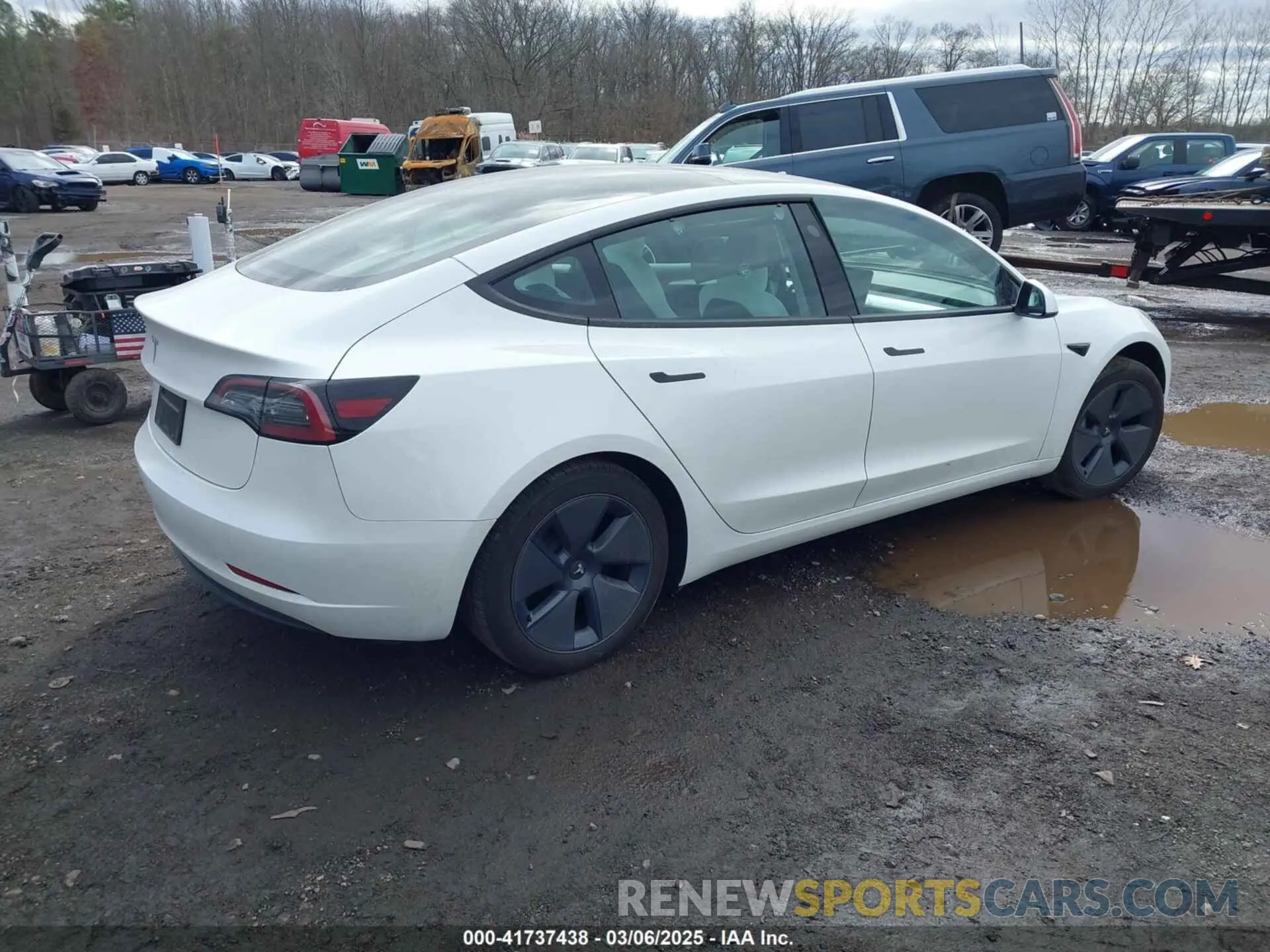 4 Photograph of a damaged car 5YJ3E1EA8PF671613 TESLA MODEL 3 2023