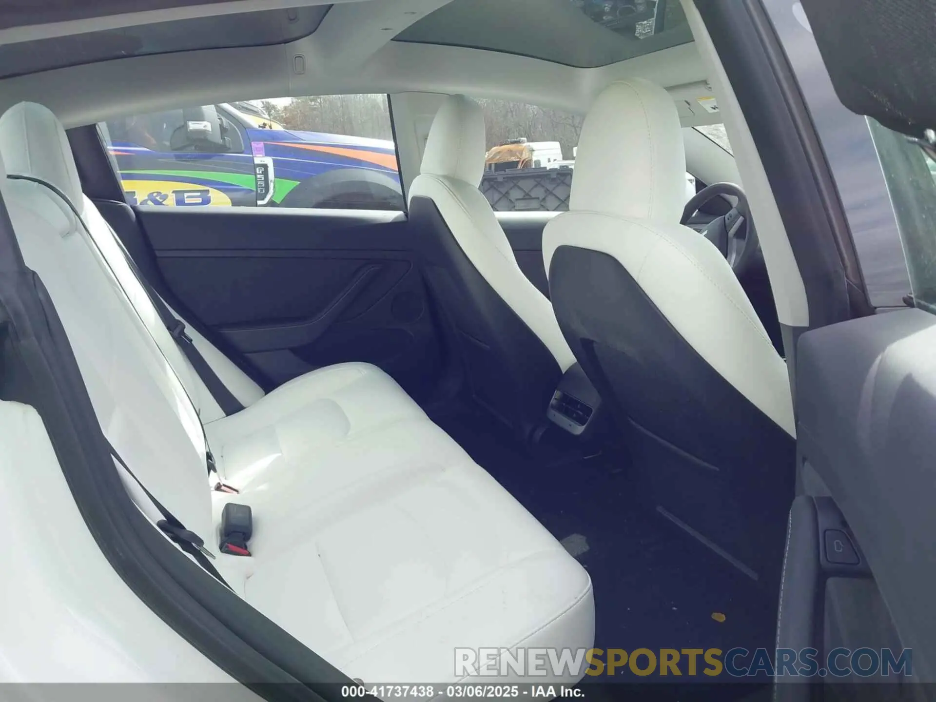 8 Photograph of a damaged car 5YJ3E1EA8PF671613 TESLA MODEL 3 2023