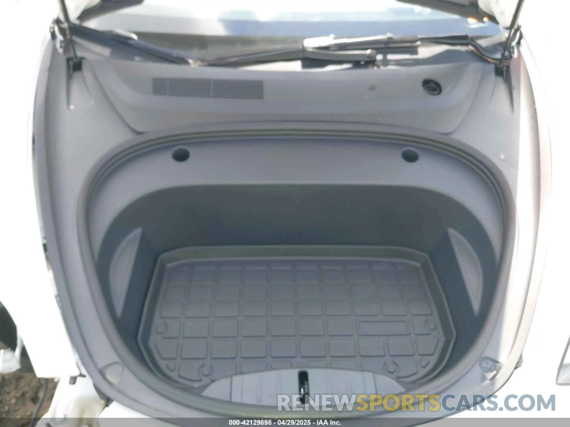 10 Photograph of a damaged car 5YJ3E1EA8PF690033 TESLA MODEL 3 2023