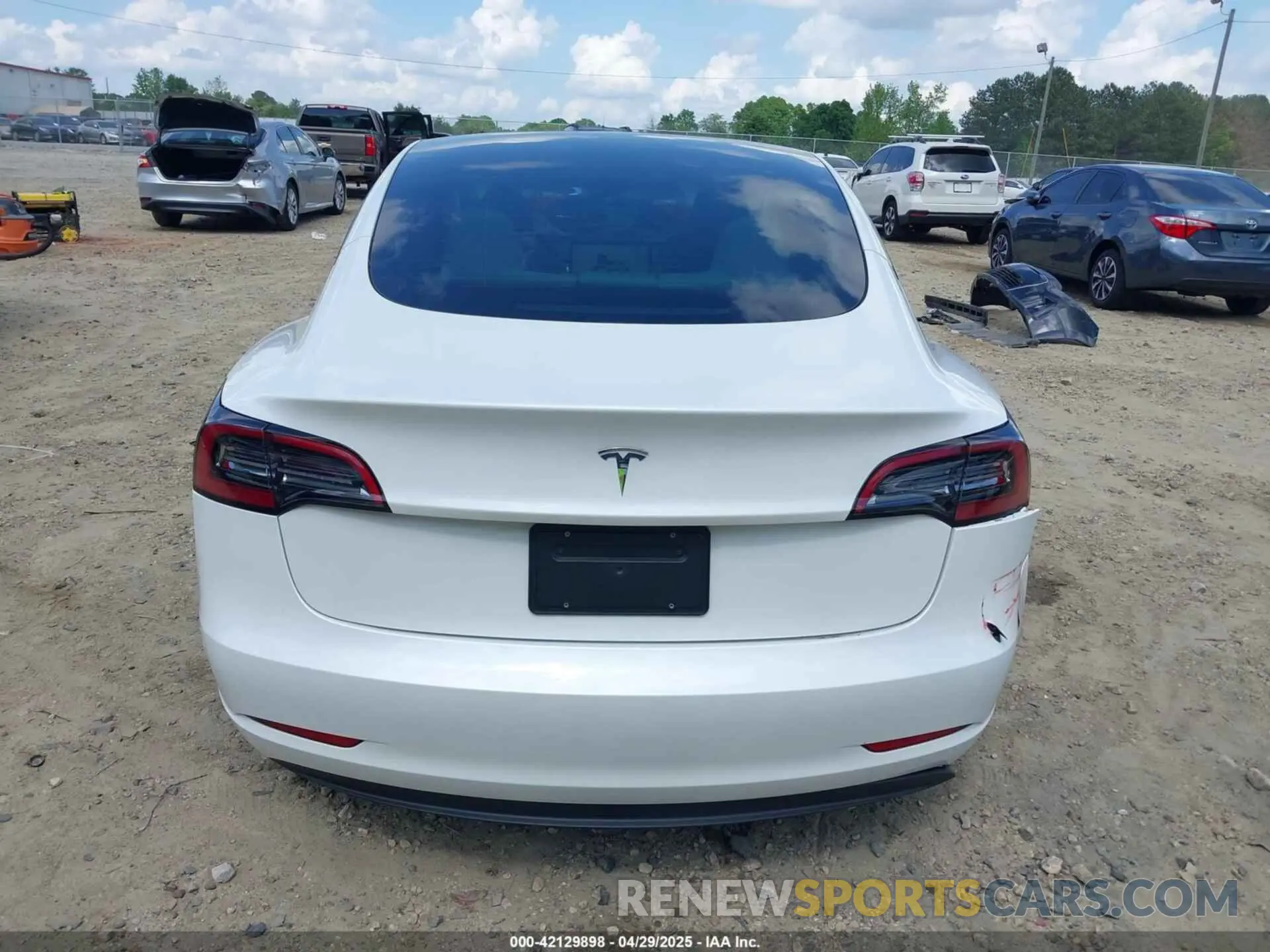 16 Photograph of a damaged car 5YJ3E1EA8PF690033 TESLA MODEL 3 2023