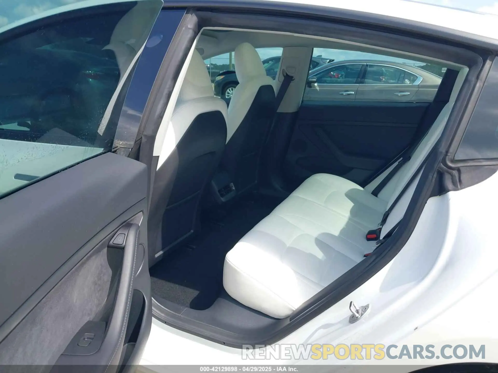 8 Photograph of a damaged car 5YJ3E1EA8PF690033 TESLA MODEL 3 2023
