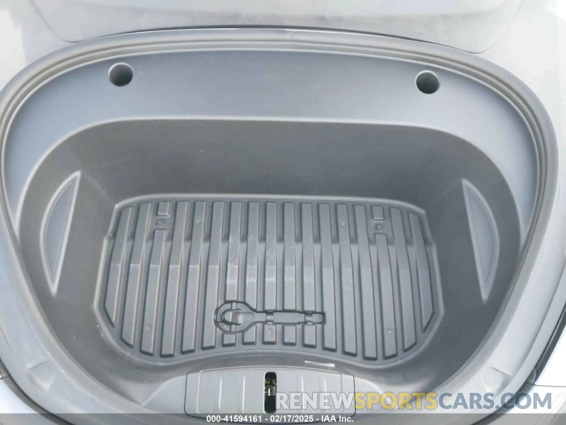 10 Photograph of a damaged car 5YJ3E1EA8PF700690 TESLA MODEL 3 2023