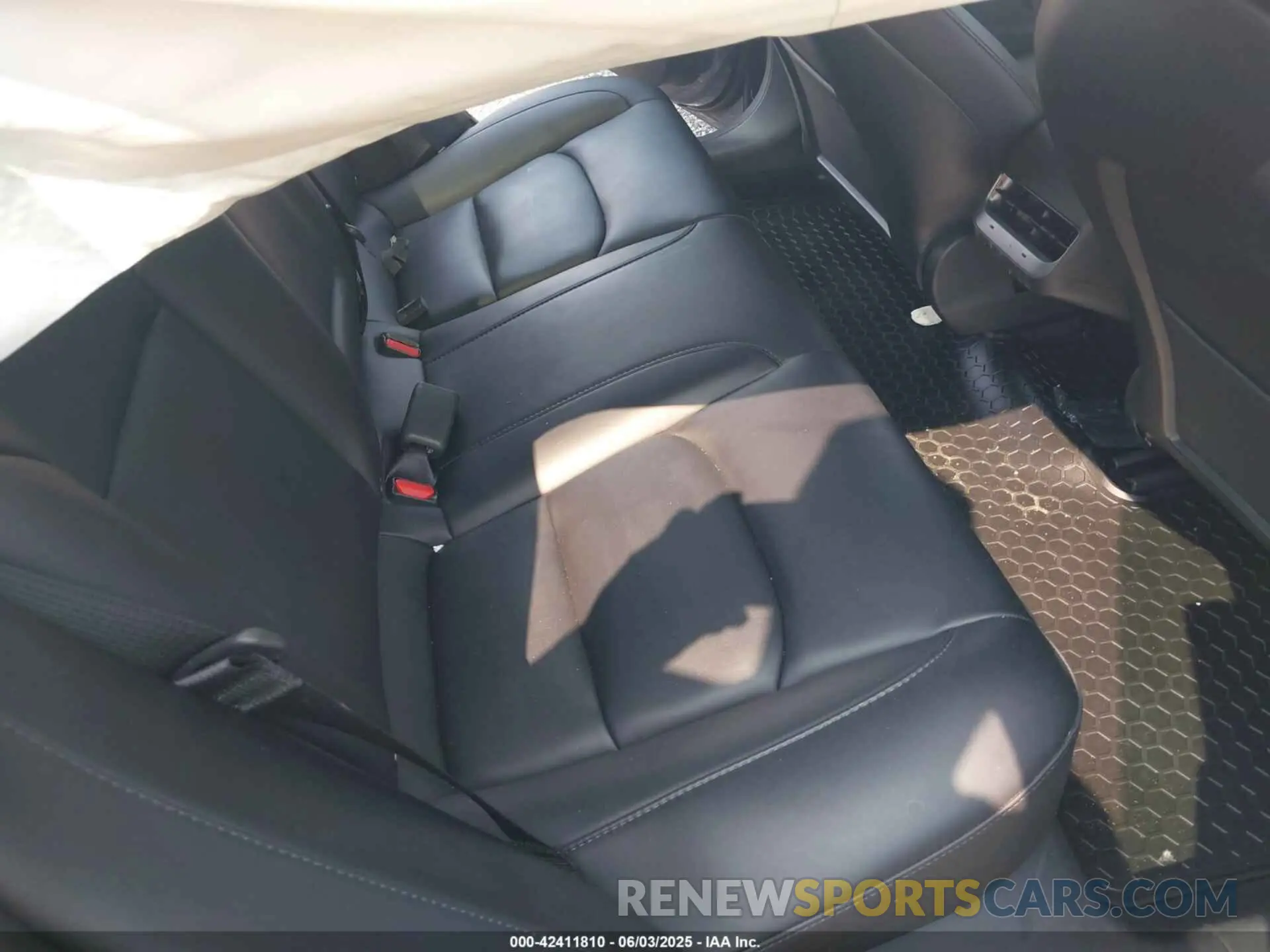 8 Photograph of a damaged car 5YJ3E1EA9PF510994 TESLA MODEL 3 2023