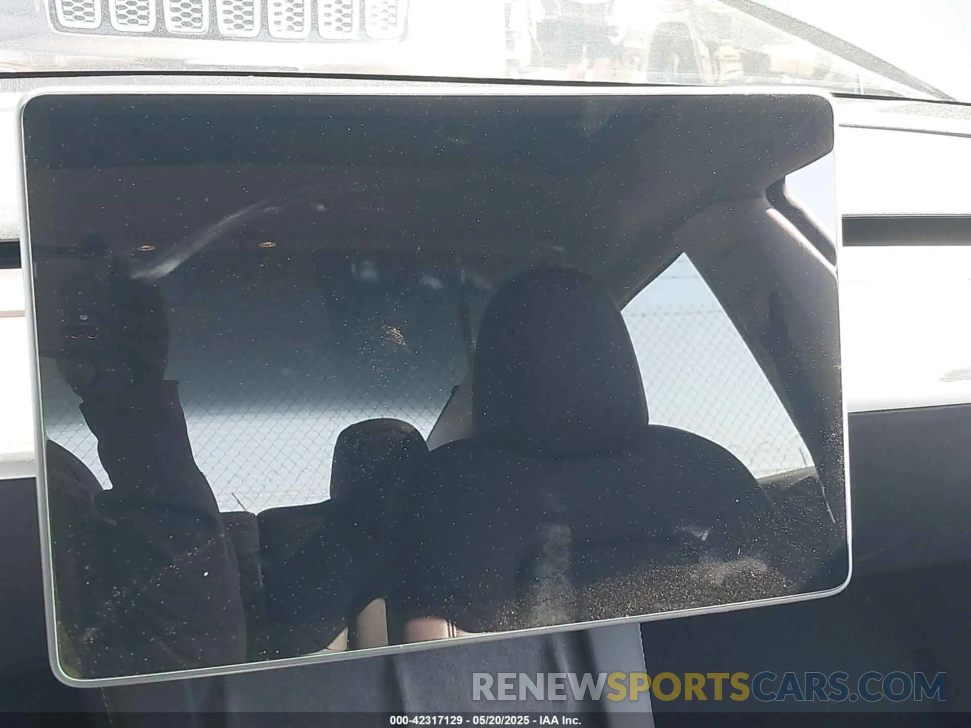19 Photograph of a damaged car 5YJ3E1EA9PF541582 TESLA MODEL 3 2023