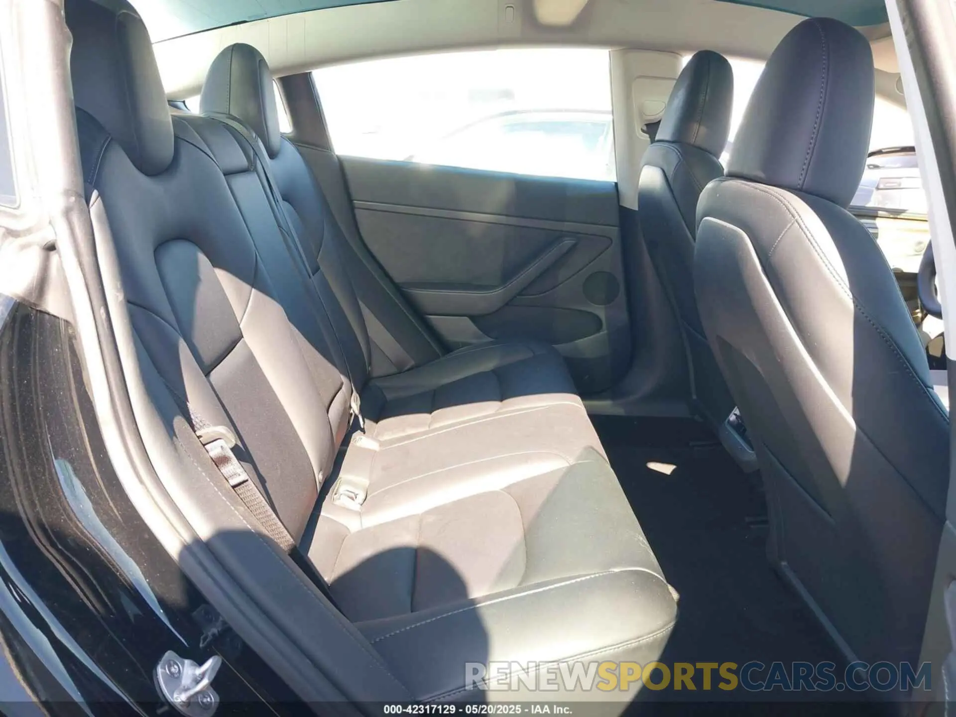 8 Photograph of a damaged car 5YJ3E1EA9PF541582 TESLA MODEL 3 2023