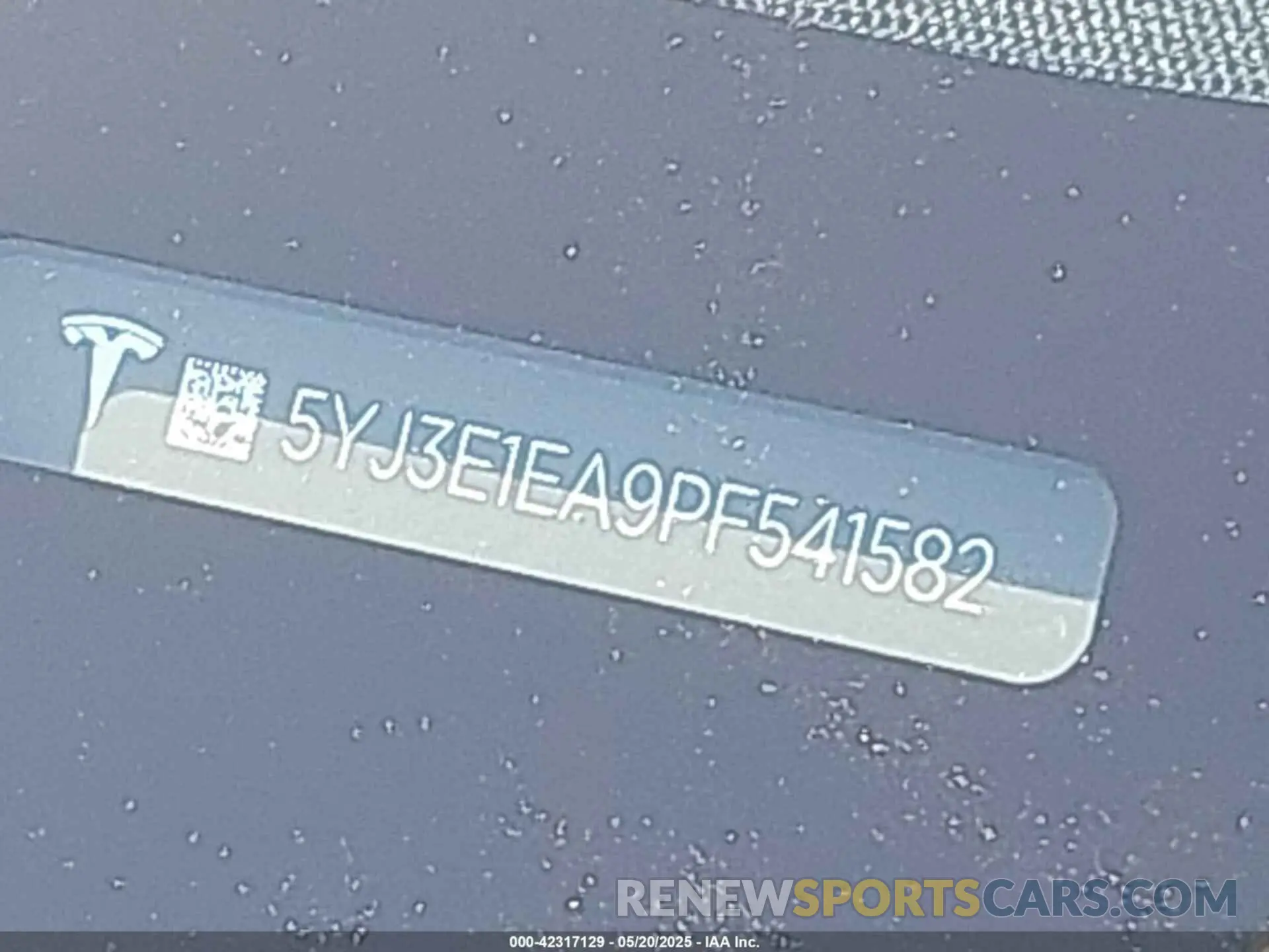 9 Photograph of a damaged car 5YJ3E1EA9PF541582 TESLA MODEL 3 2023