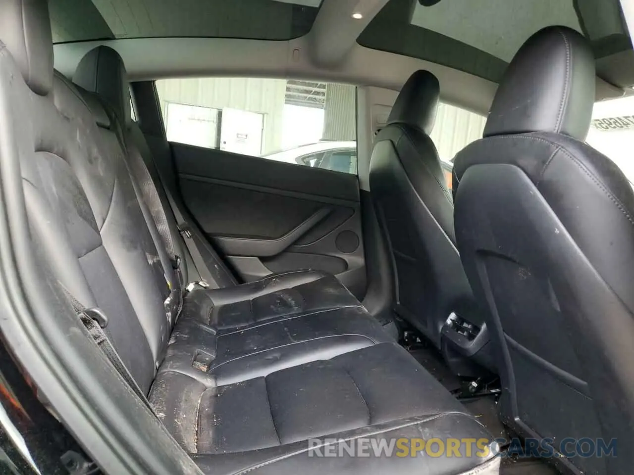 10 Photograph of a damaged car 5YJ3E1EA9PF565266 TESLA MODEL 3 2023