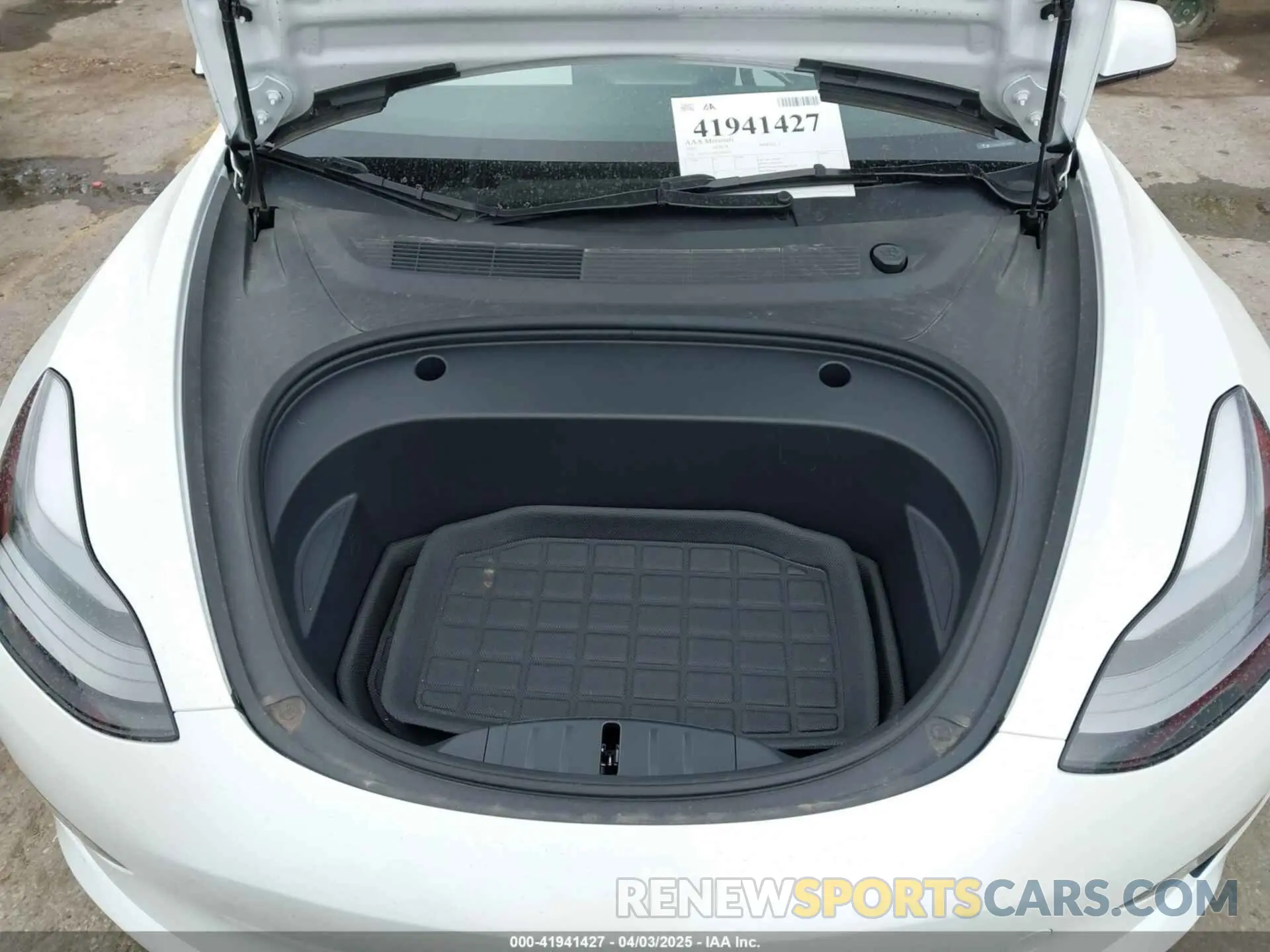 10 Photograph of a damaged car 5YJ3E1EA9PF569415 TESLA MODEL 3 2023