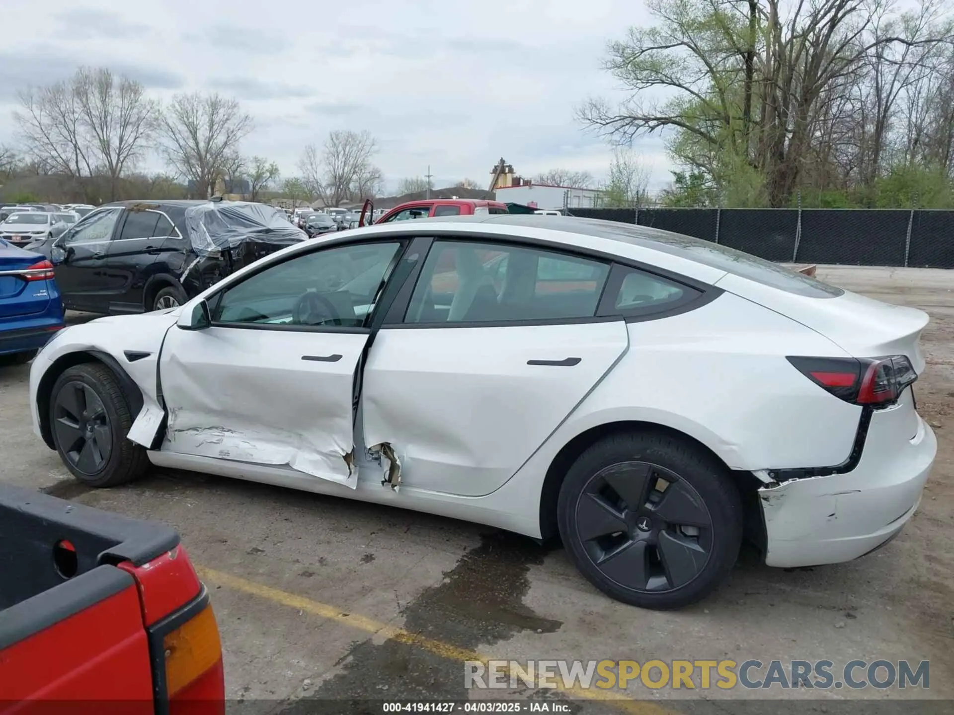 14 Photograph of a damaged car 5YJ3E1EA9PF569415 TESLA MODEL 3 2023