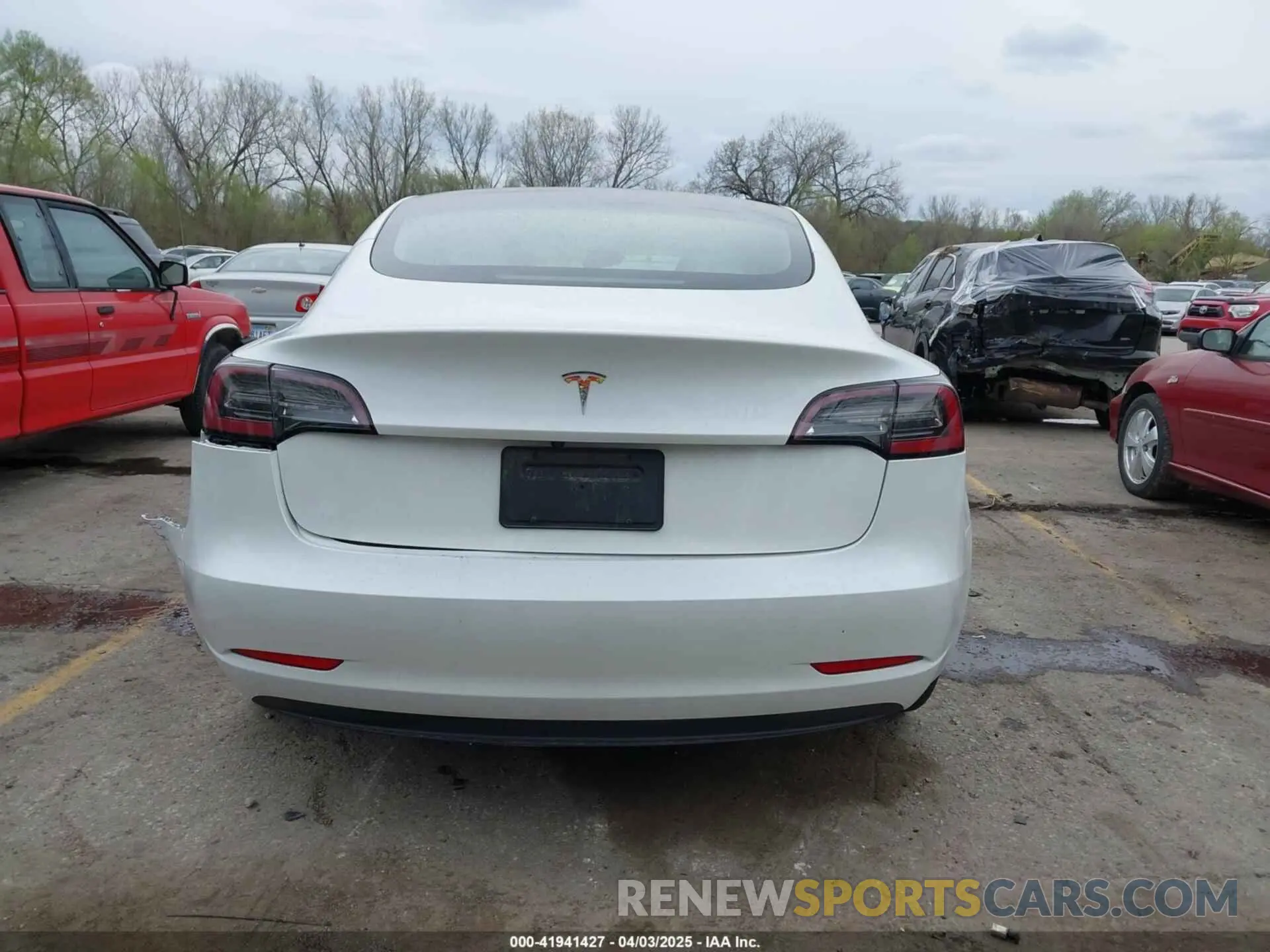 16 Photograph of a damaged car 5YJ3E1EA9PF569415 TESLA MODEL 3 2023