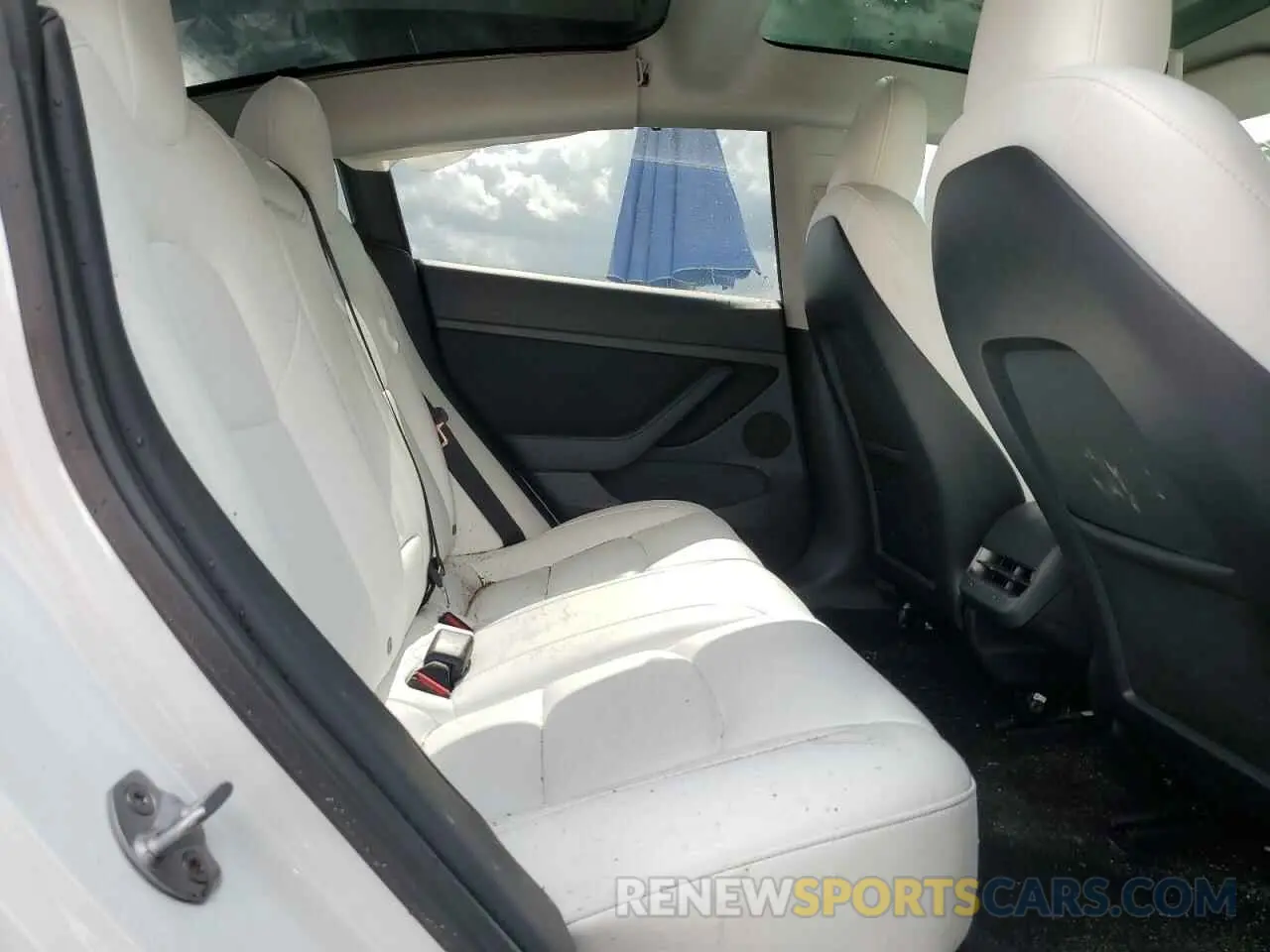 10 Photograph of a damaged car 5YJ3E1EA9PF582536 TESLA MODEL 3 2023
