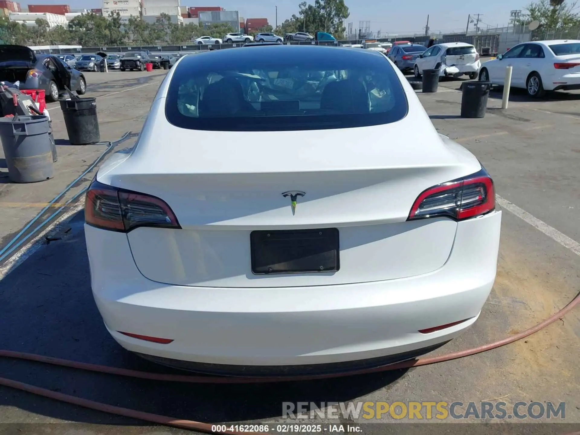 16 Photograph of a damaged car 5YJ3E1EA9PF640015 TESLA MODEL 3 2023