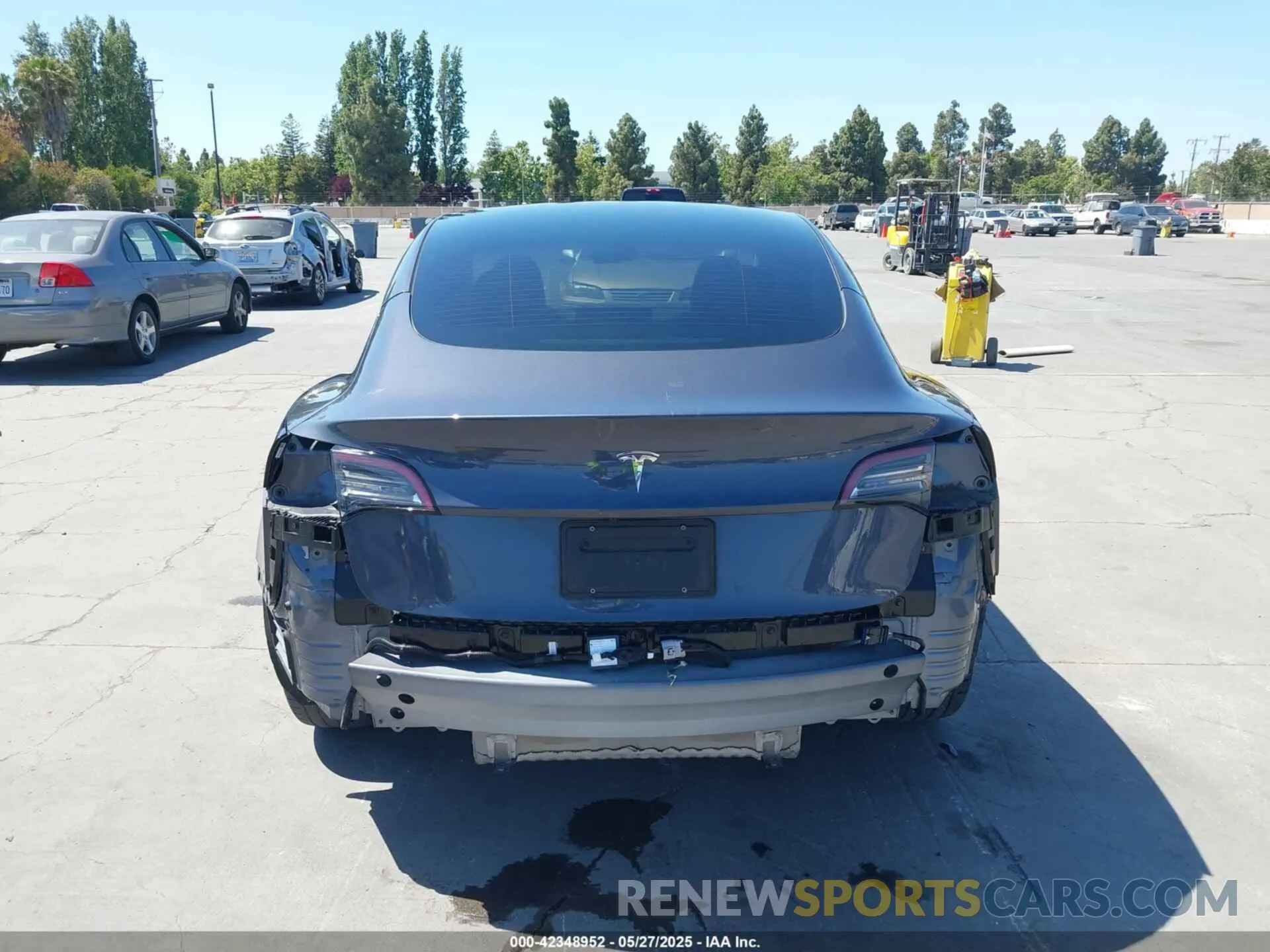 17 Photograph of a damaged car 5YJ3E1EAXPF405588 TESLA MODEL 3 2023