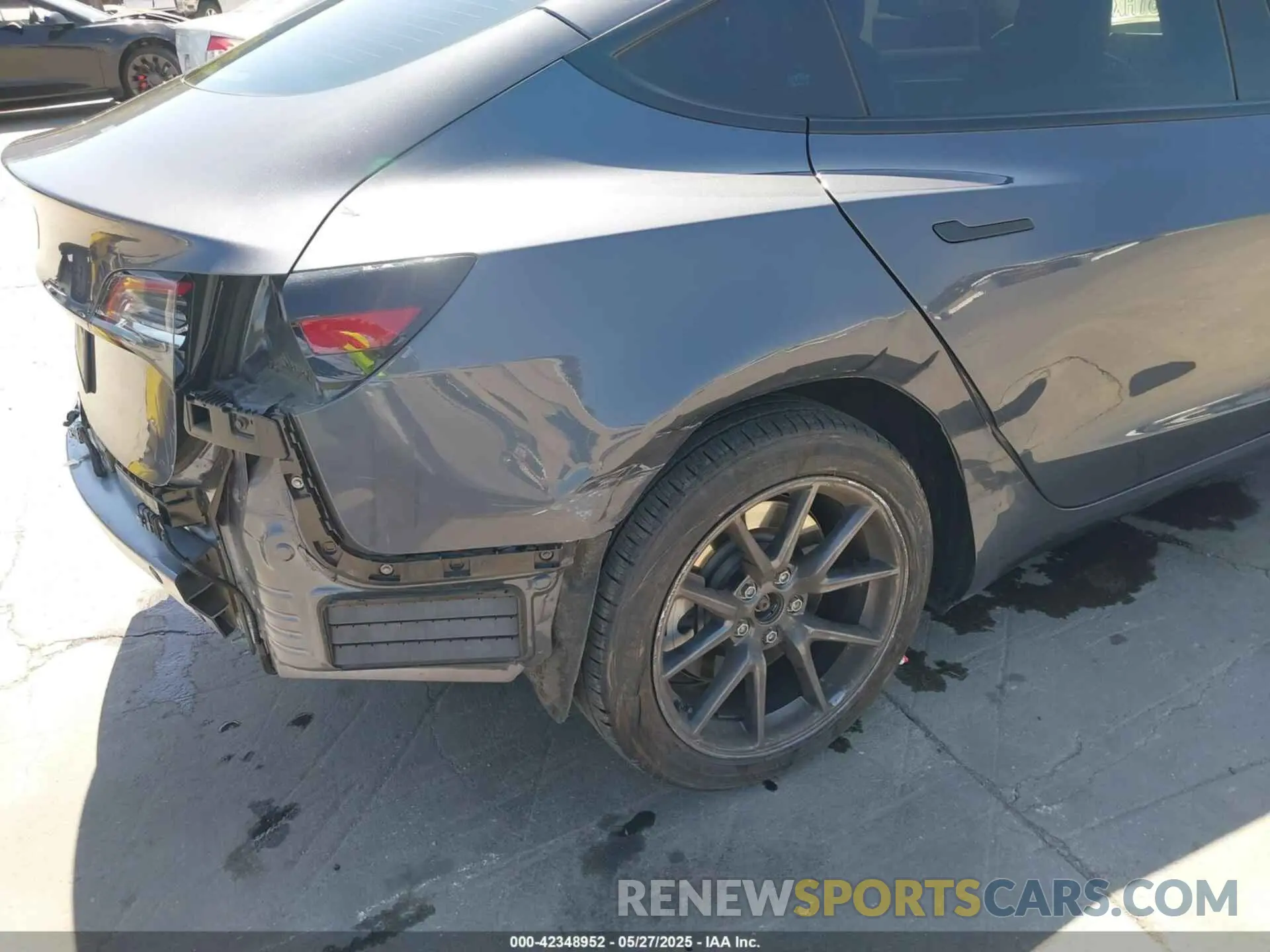 6 Photograph of a damaged car 5YJ3E1EAXPF405588 TESLA MODEL 3 2023