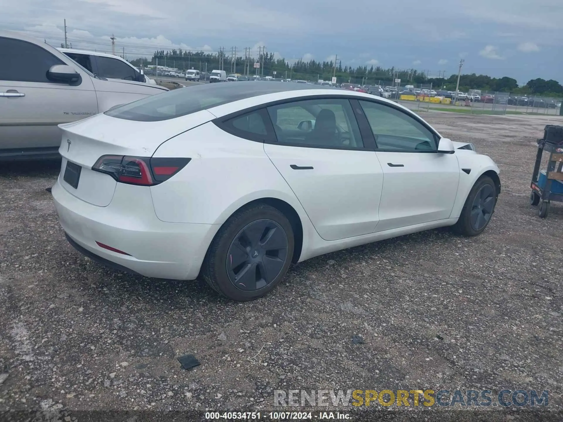 4 Photograph of a damaged car 5YJ3E1EAXPF456282 TESLA MODEL 3 2023