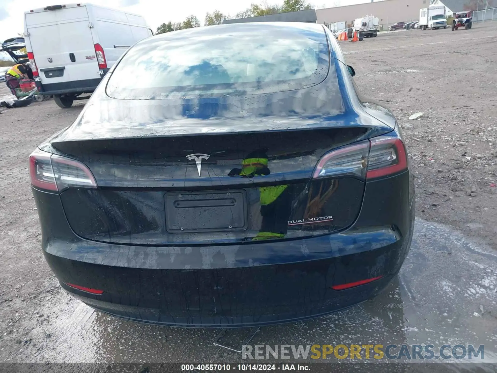 17 Photograph of a damaged car 5YJ3E1EAXPF462728 TESLA MODEL 3 2023