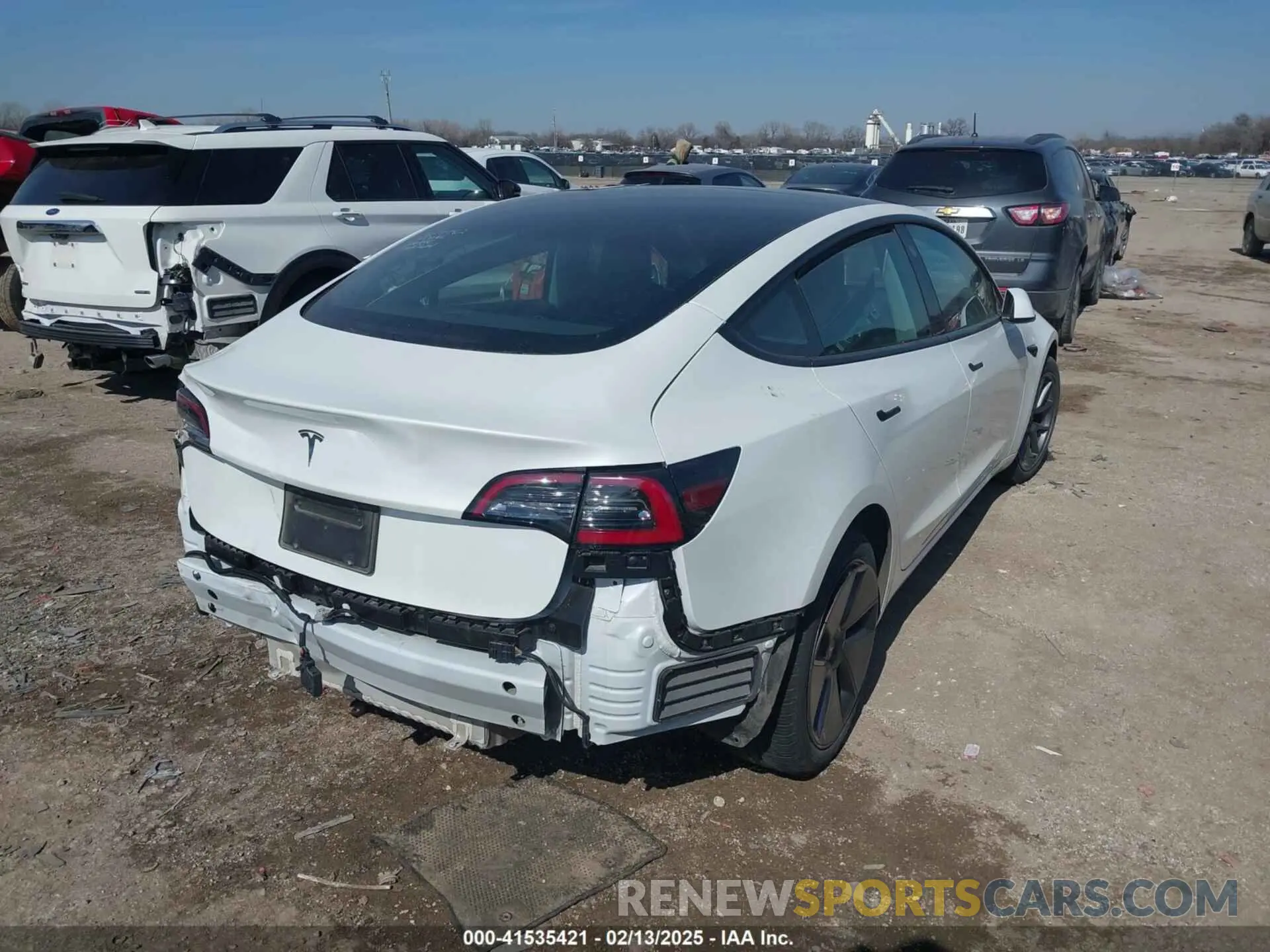4 Photograph of a damaged car 5YJ3E1EAXPF505951 TESLA MODEL 3 2023
