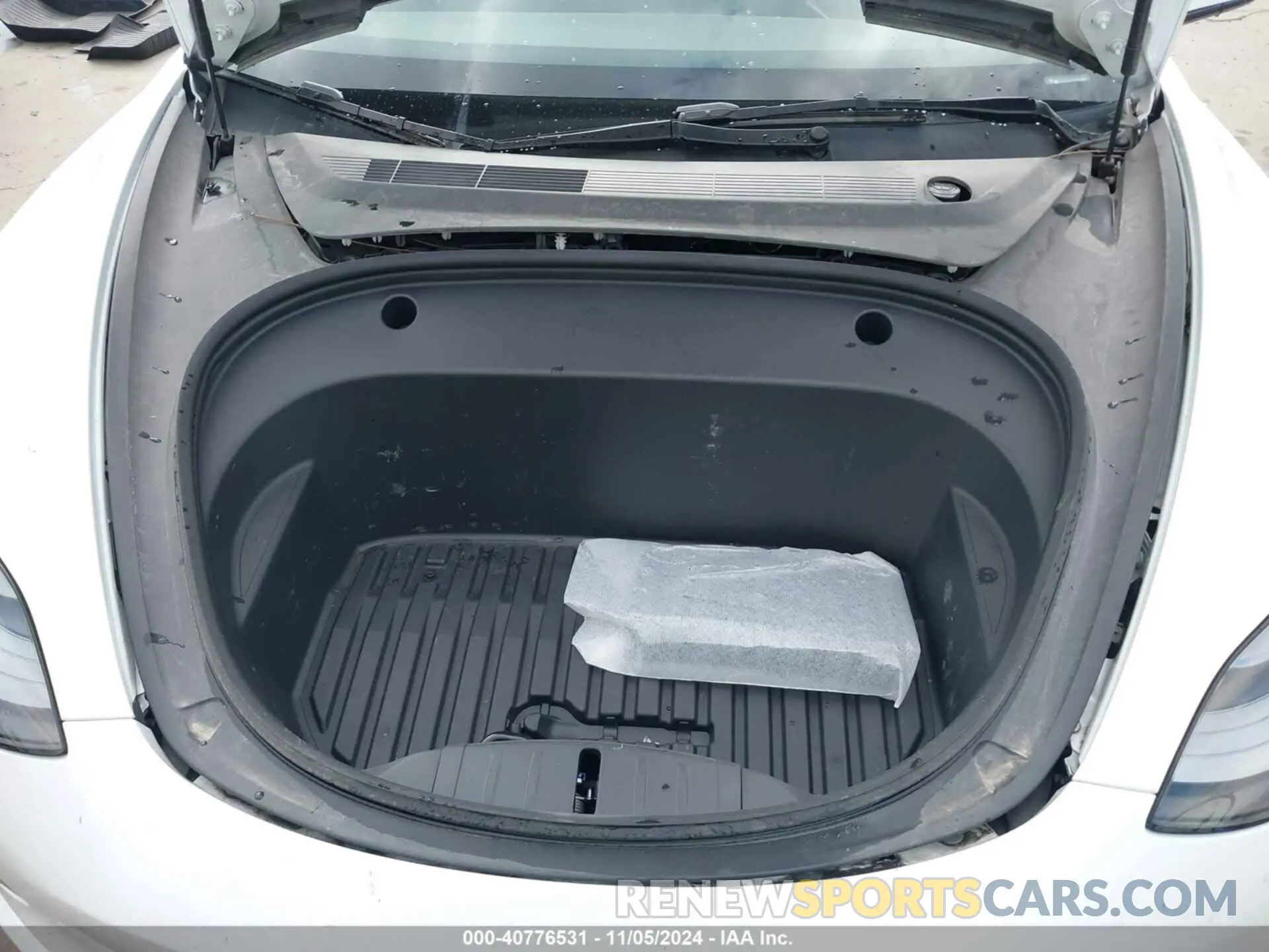 10 Photograph of a damaged car 5YJ3E1EAXPF568063 TESLA MODEL 3 2023