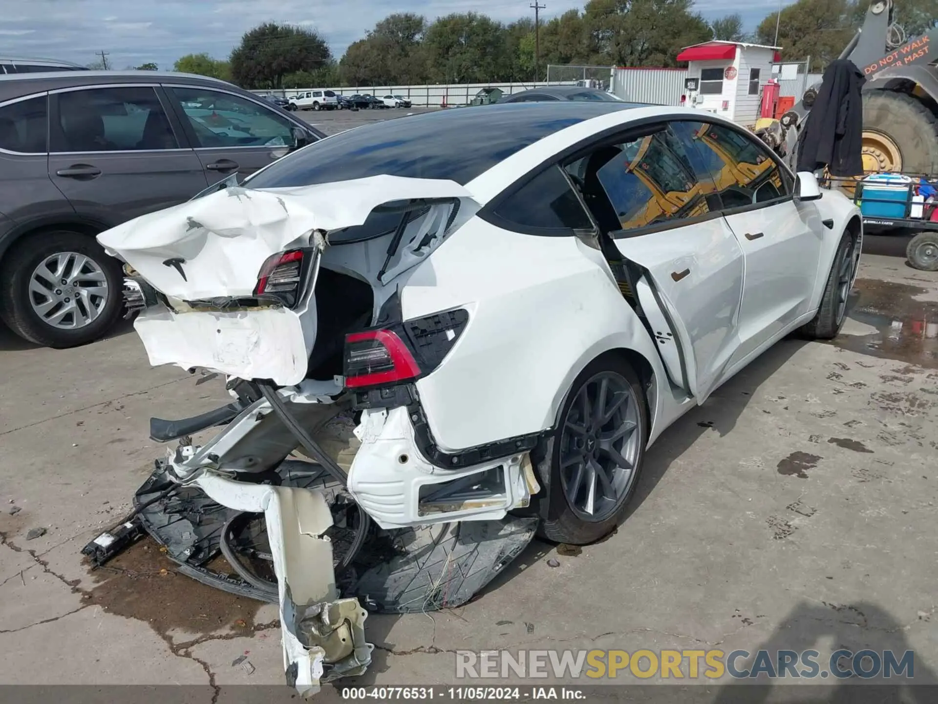 4 Photograph of a damaged car 5YJ3E1EAXPF568063 TESLA MODEL 3 2023
