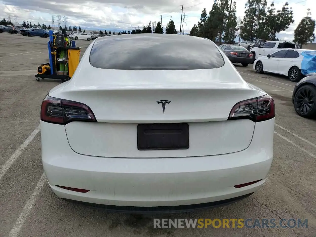 6 Photograph of a damaged car 5YJ3E1EAXPF574333 TESLA MODEL 3 2023
