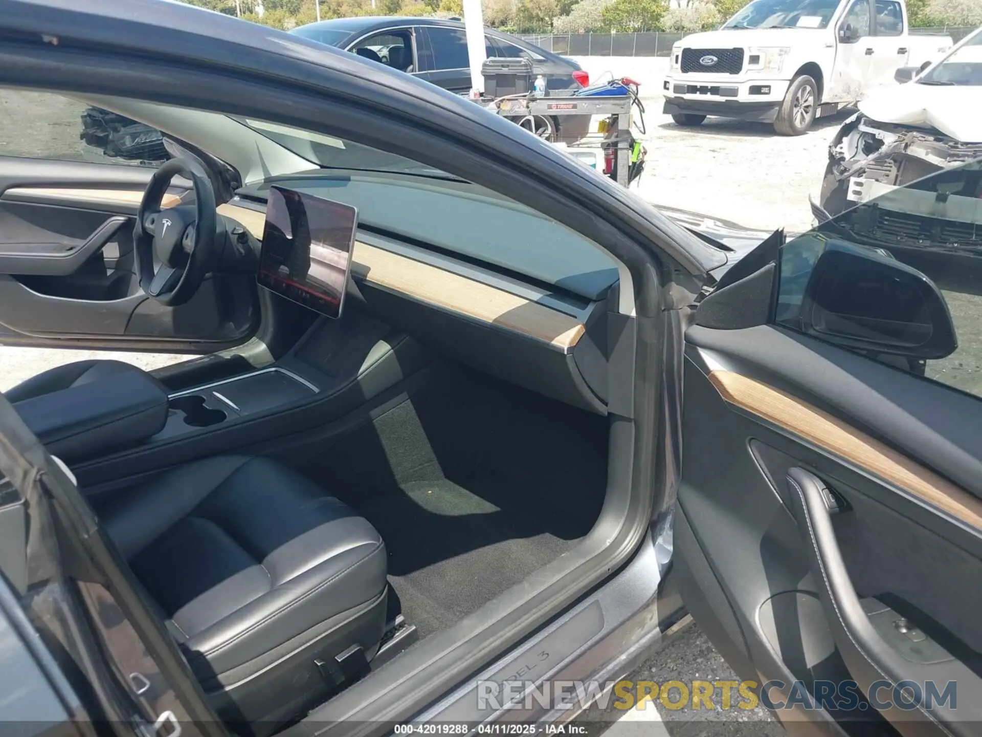 5 Photograph of a damaged car 5YJ3E1EAXPF575448 TESLA MODEL 3 2023
