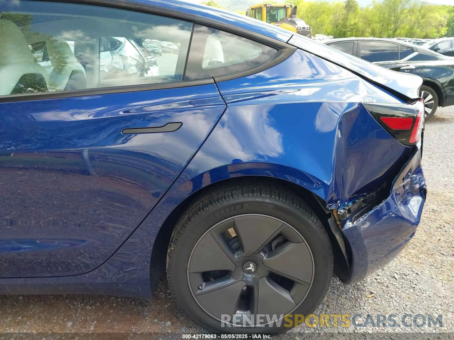 19 Photograph of a damaged car 5YJ3E1EAXPF620484 TESLA MODEL 3 2023