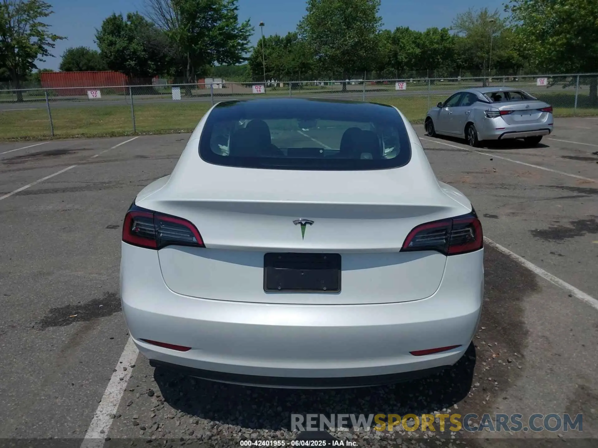16 Photograph of a damaged car 5YJ3E1EAXPF645384 TESLA MODEL 3 2023