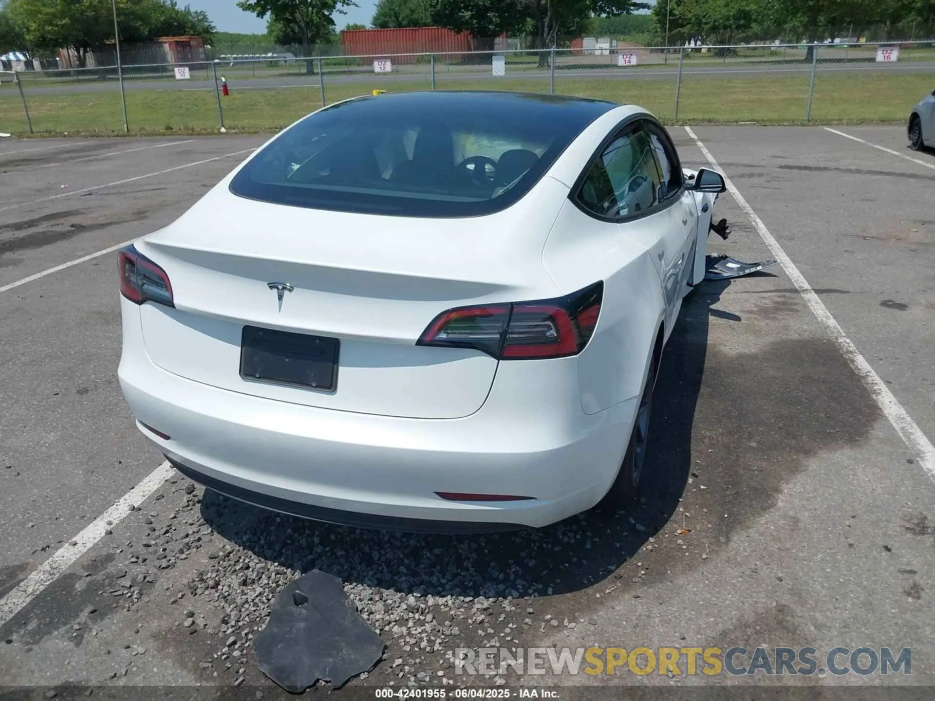 4 Photograph of a damaged car 5YJ3E1EAXPF645384 TESLA MODEL 3 2023