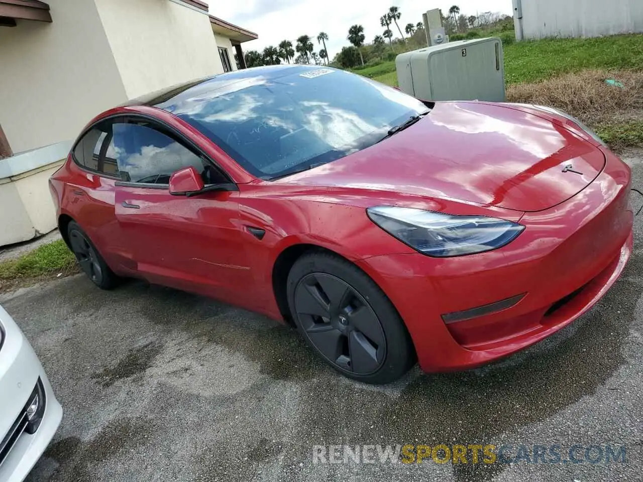 4 Photograph of a damaged car 5YJ3E1EAXPF677929 TESLA MODEL 3 2023