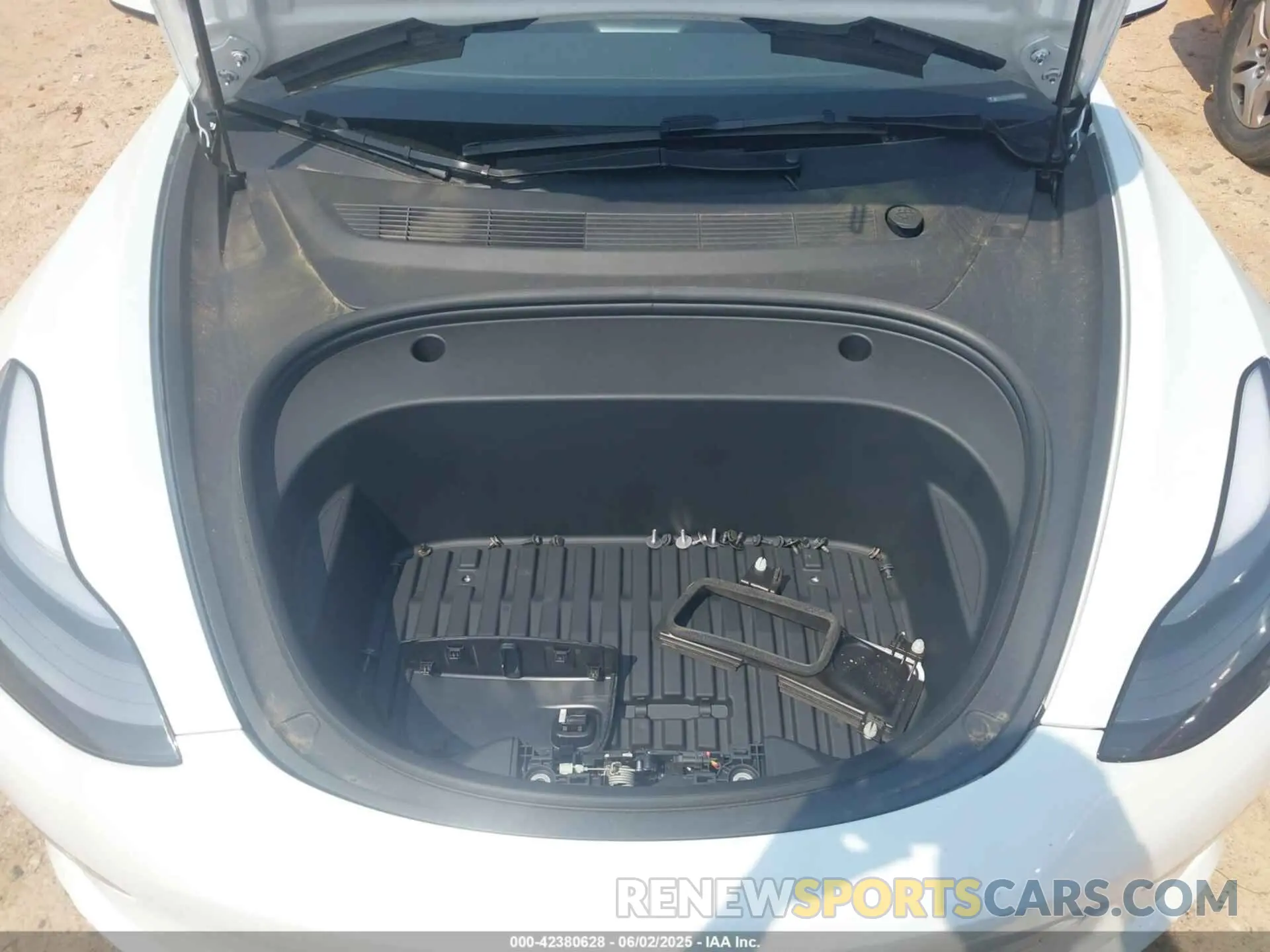10 Photograph of a damaged car 5YJ3E1EAXPF686095 TESLA MODEL 3 2023