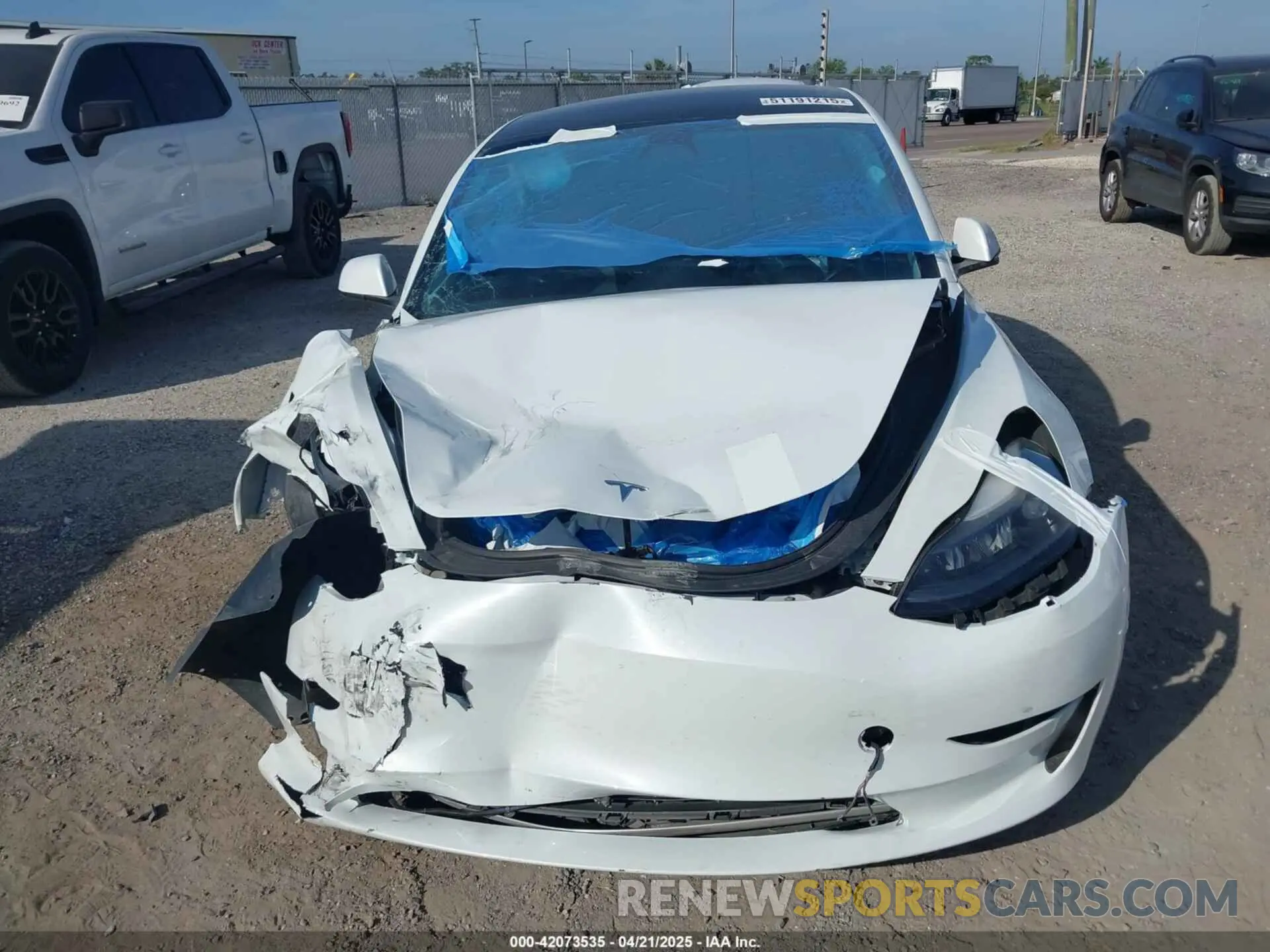 11 Photograph of a damaged car 5YJ3E1EB0PF392696 TESLA MODEL 3 2023