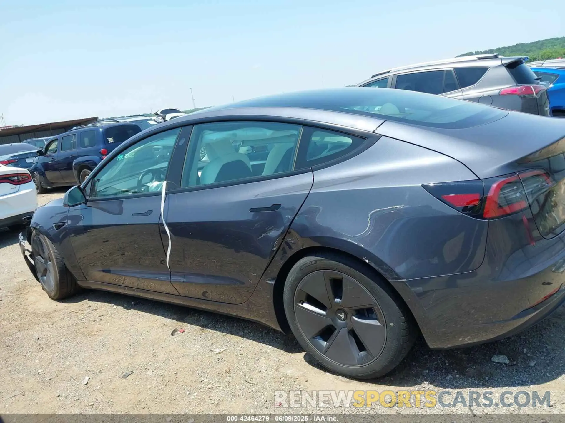 14 Photograph of a damaged car 5YJ3E1EB0PF631633 TESLA MODEL 3 2023