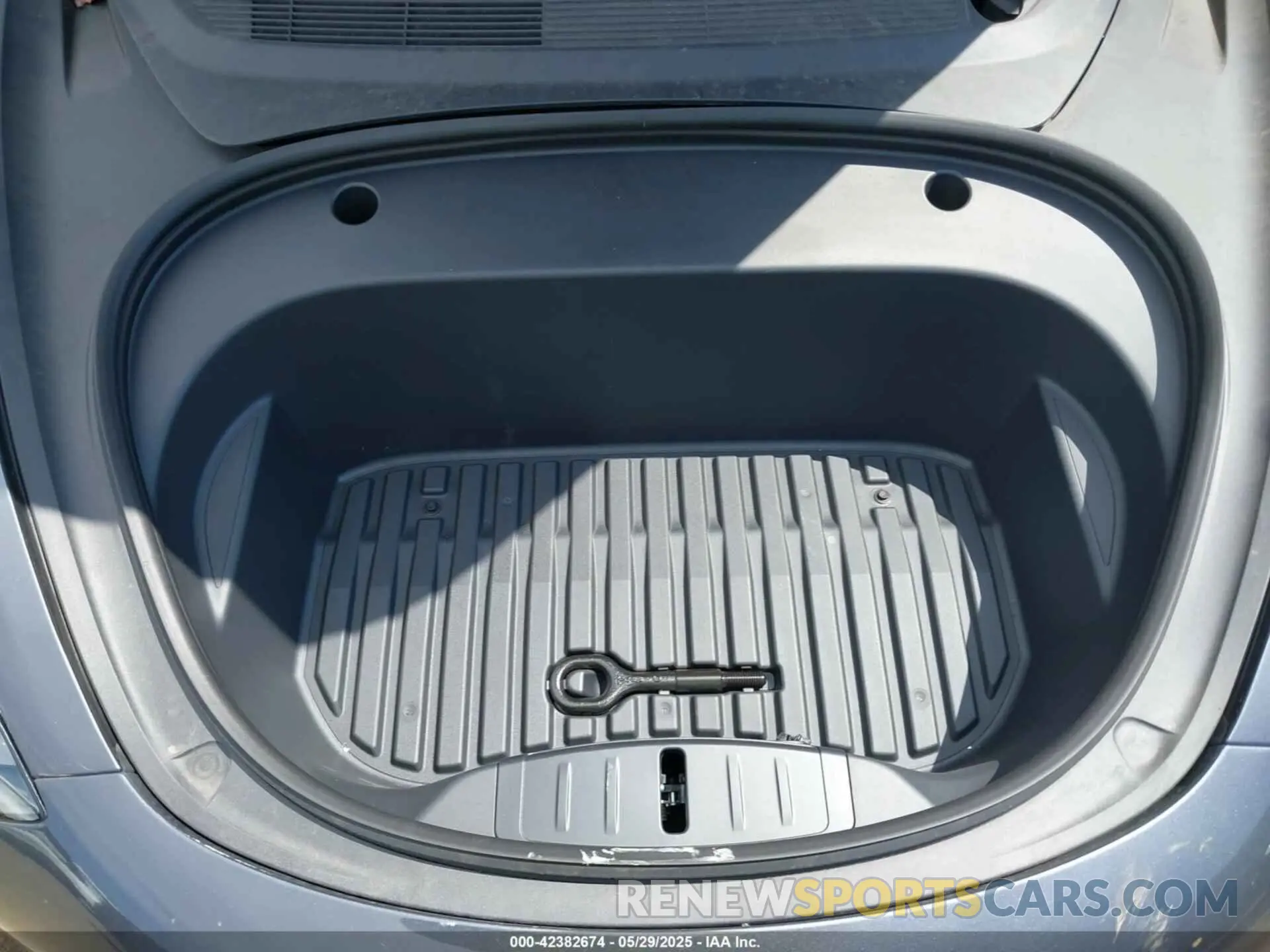 10 Photograph of a damaged car 5YJ3E1EB0PF675745 TESLA MODEL 3 2023